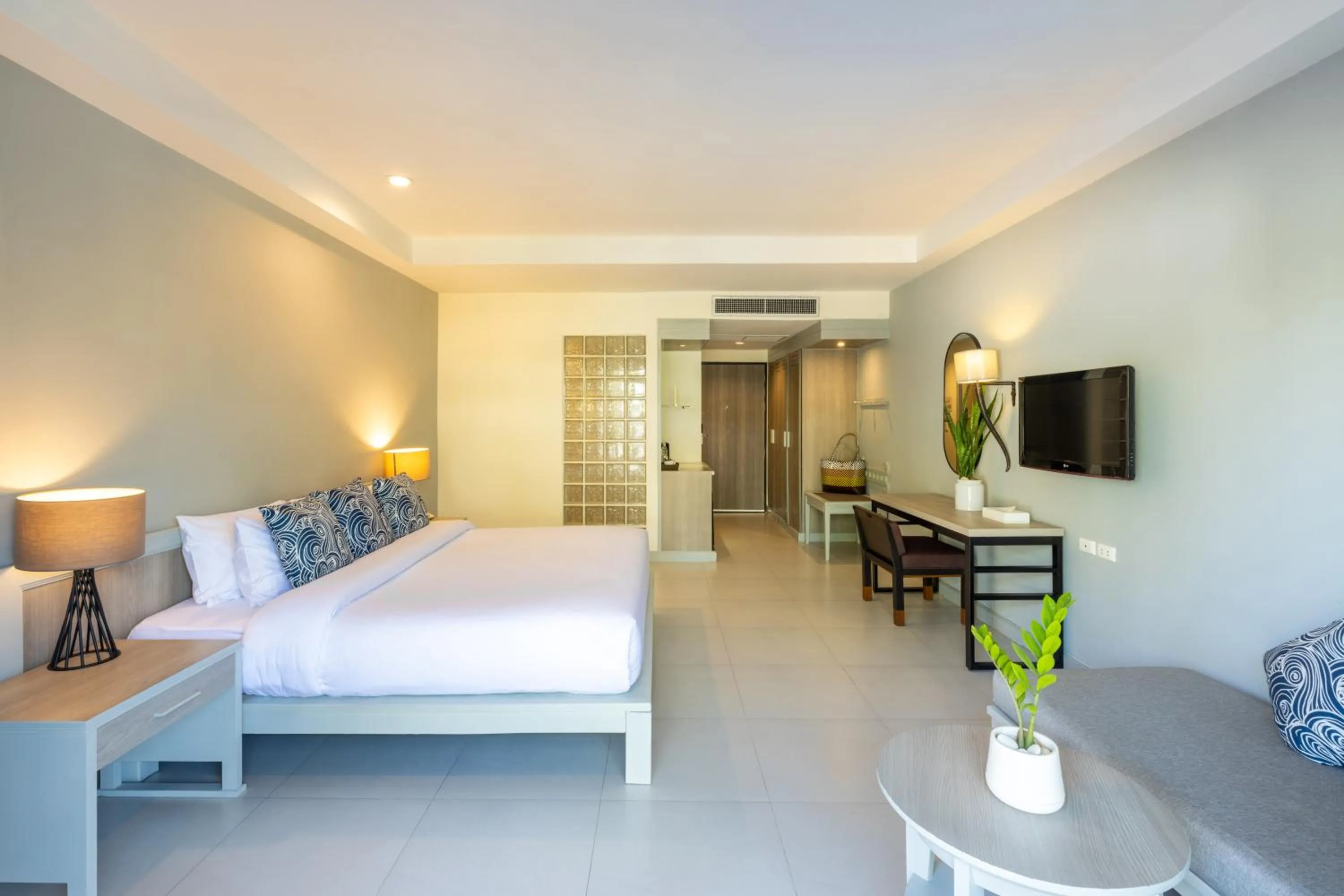 Bed in Krabi La Playa Resort