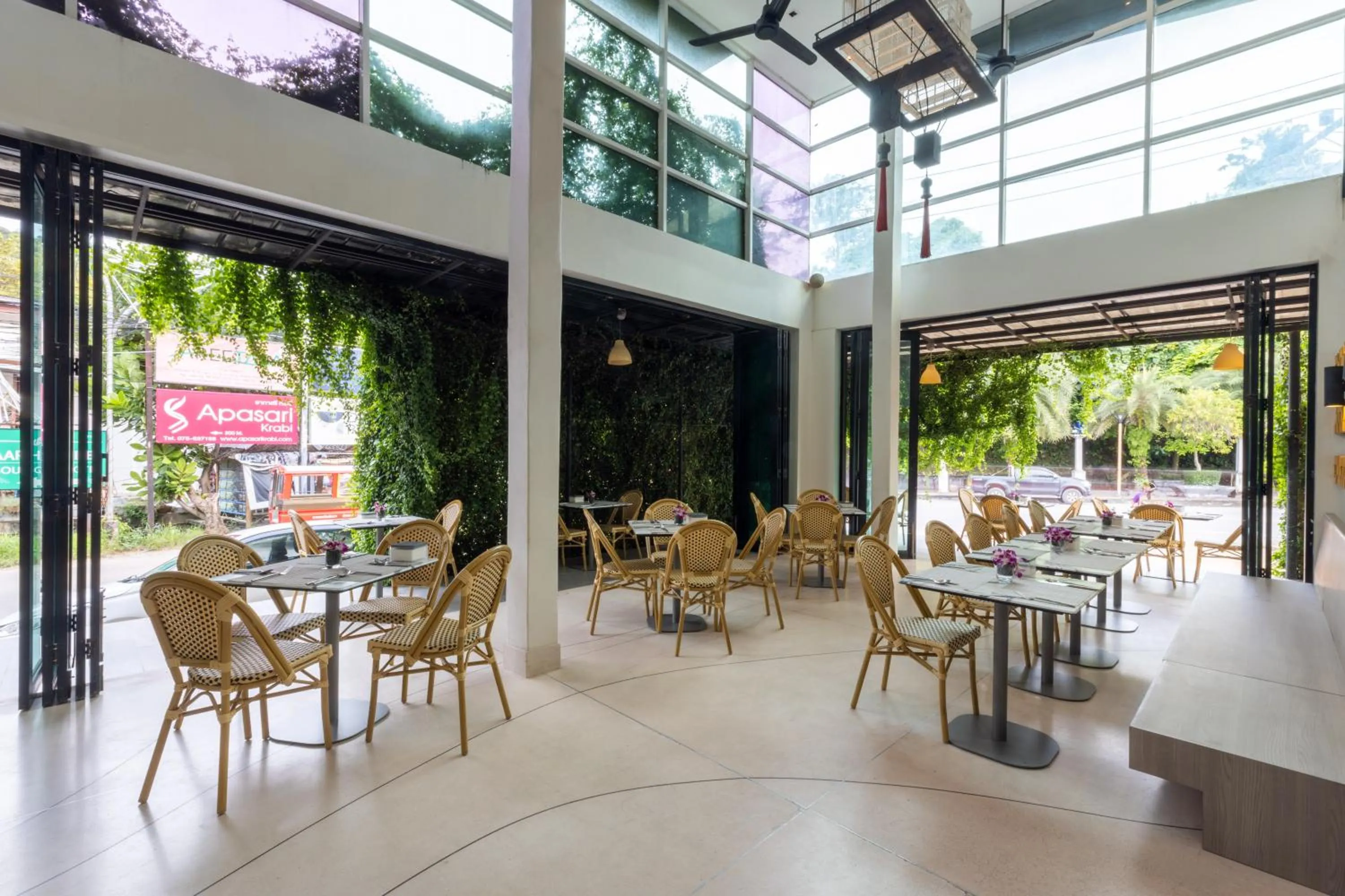 Restaurant/places to eat in Navinda Krabi