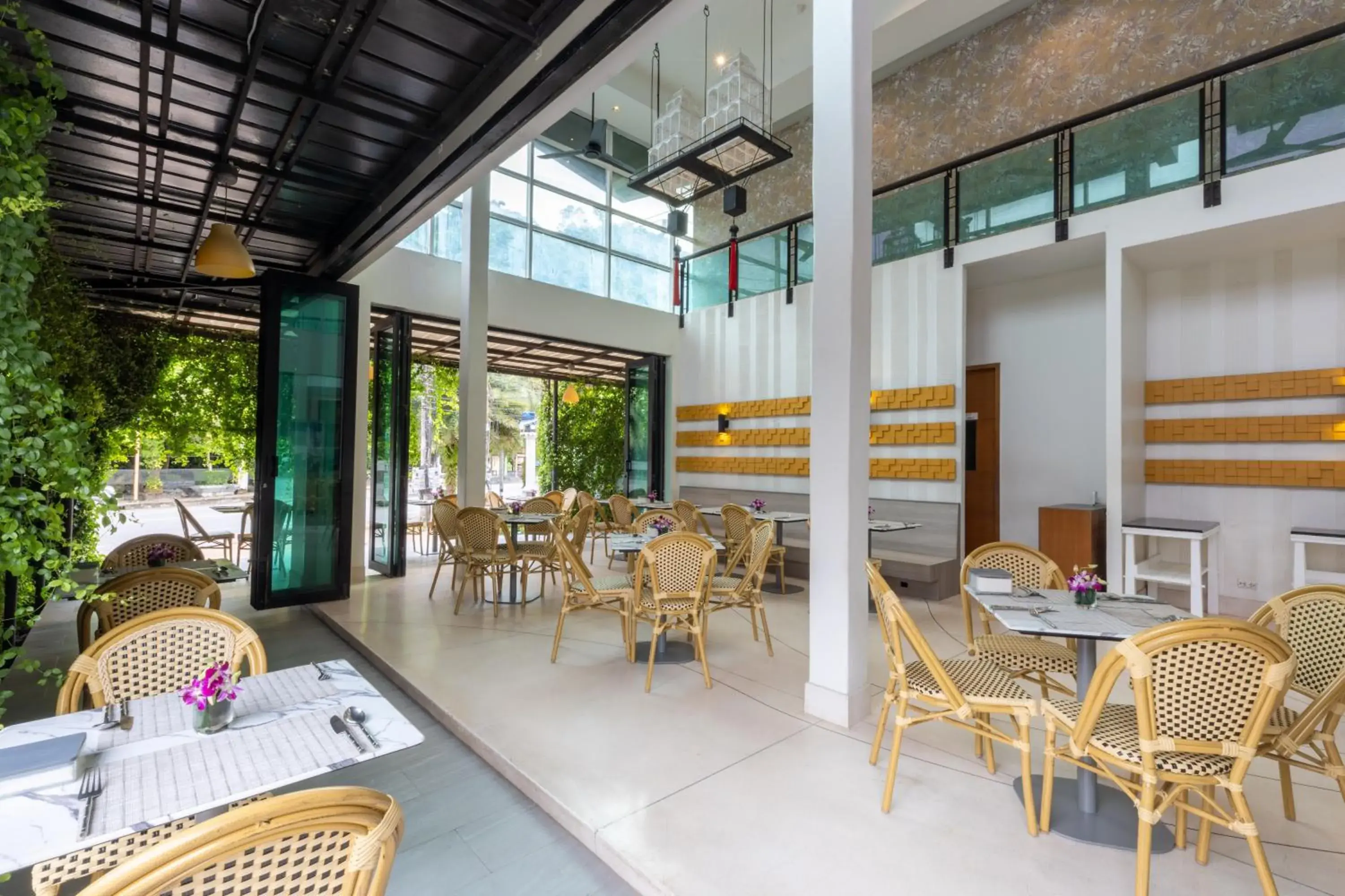 Restaurant/places to eat in Navinda Krabi Restaurant/places to eat in Navinda Krabi