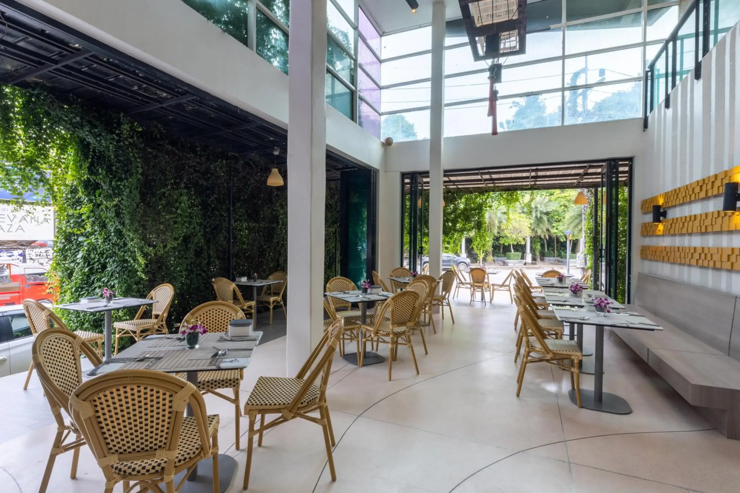 Restaurant/places to eat in Navinda Krabi Restaurant/places to eat in Navinda Krabi