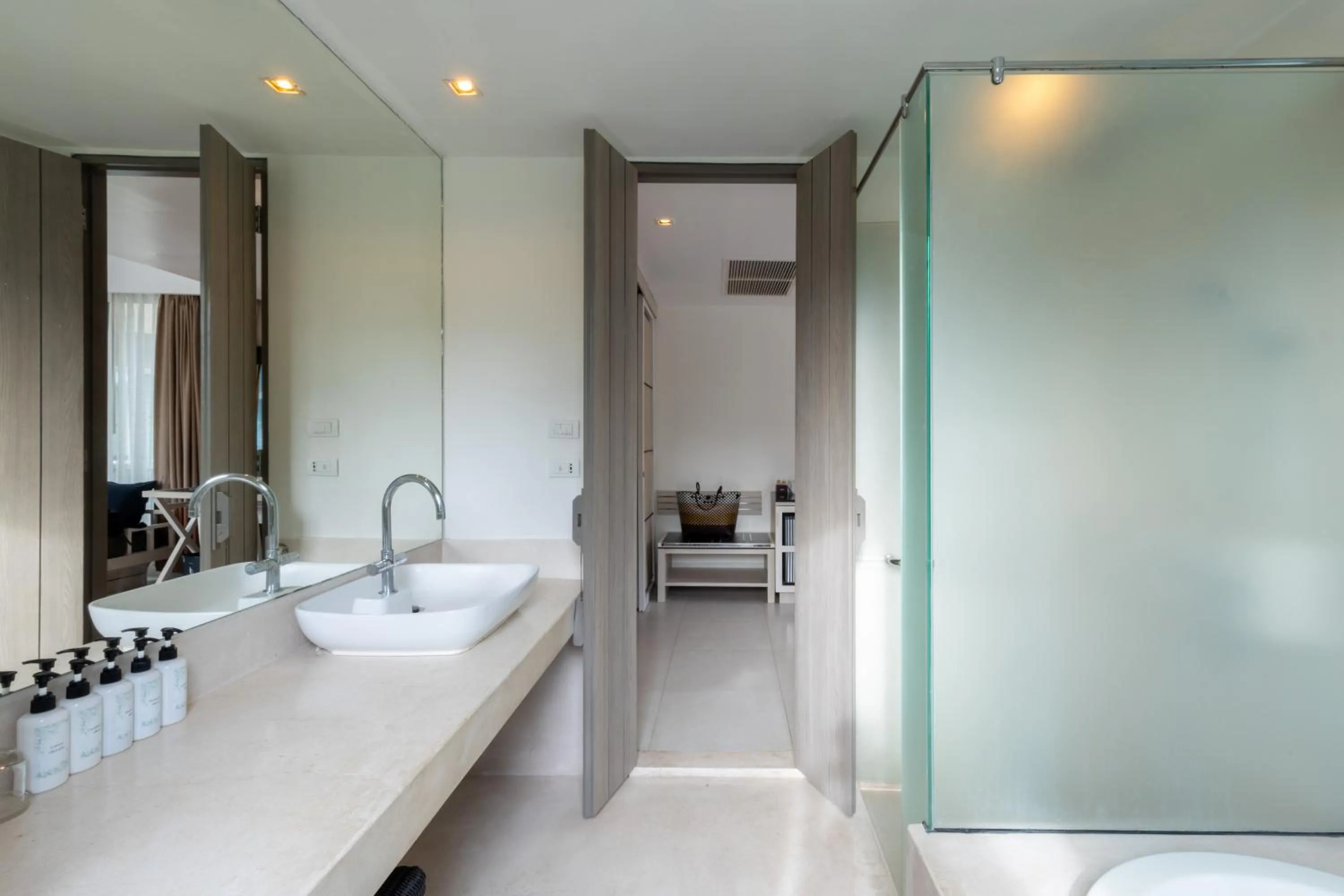 Shower in Navinda Krabi