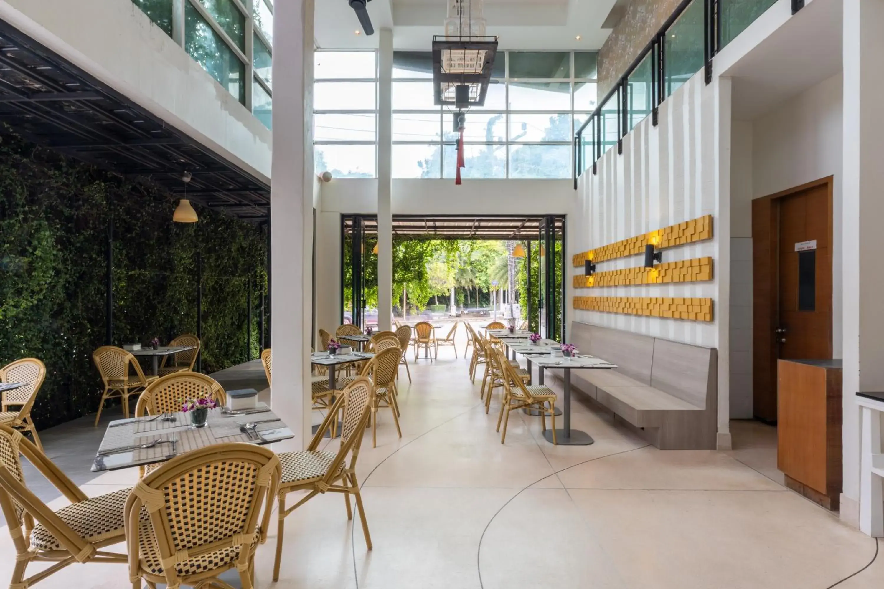 Restaurant/places to eat in Navinda Krabi Restaurant/places to eat in Navinda Krabi