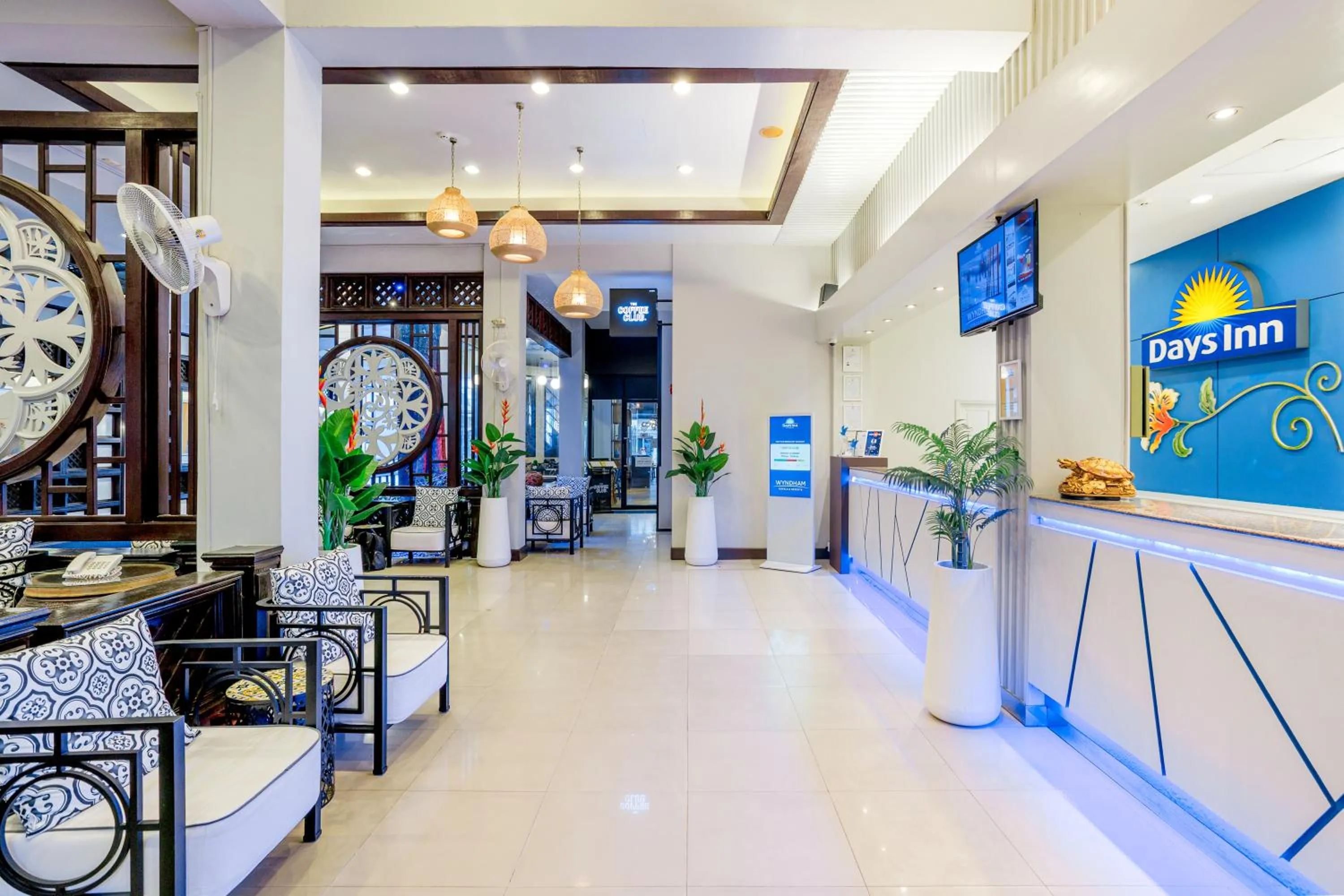 Lobby or reception in Days Inn by Wyndham Patong Beach