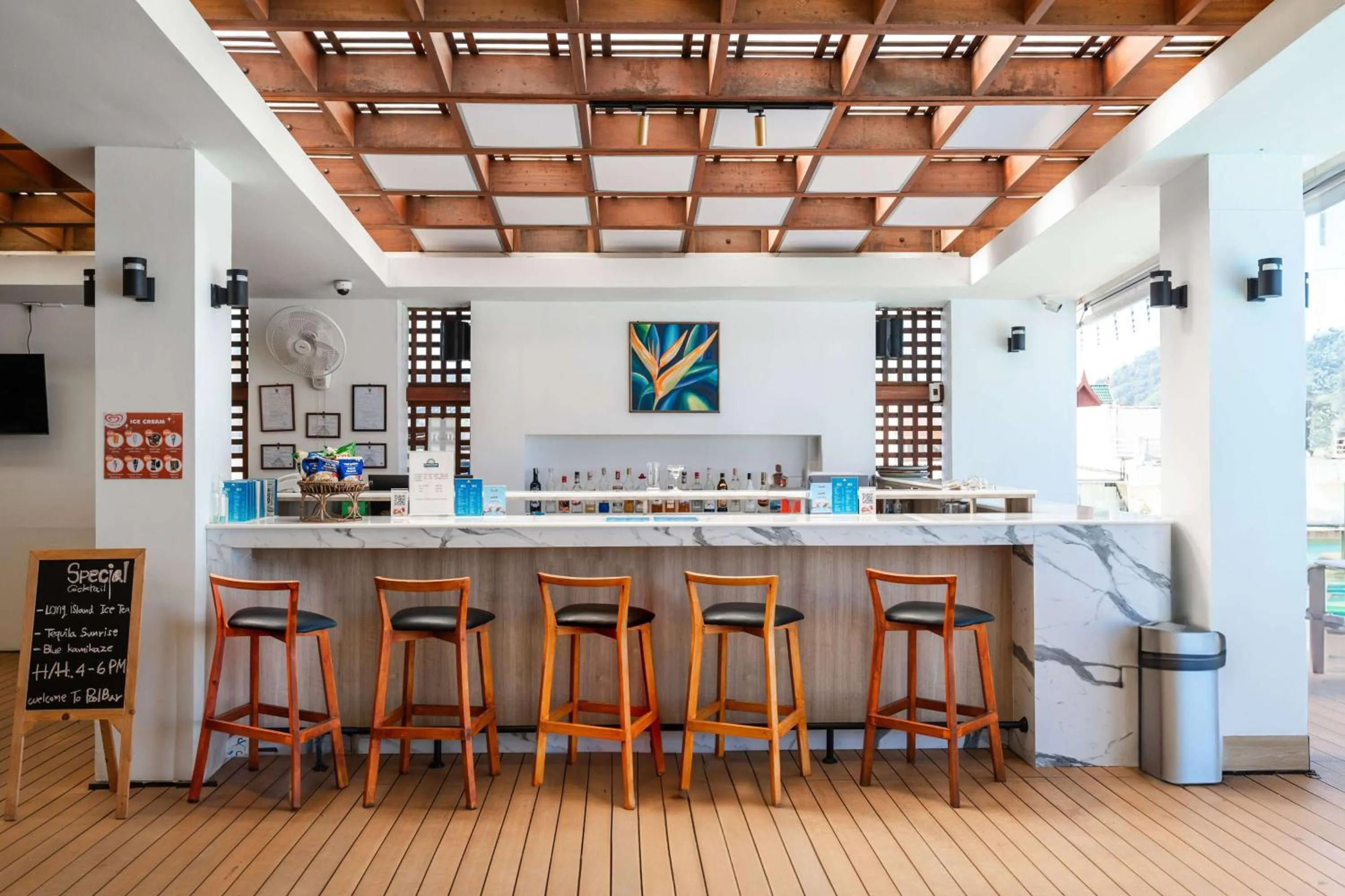 Lounge or bar in Days Inn by Wyndham Patong Beach