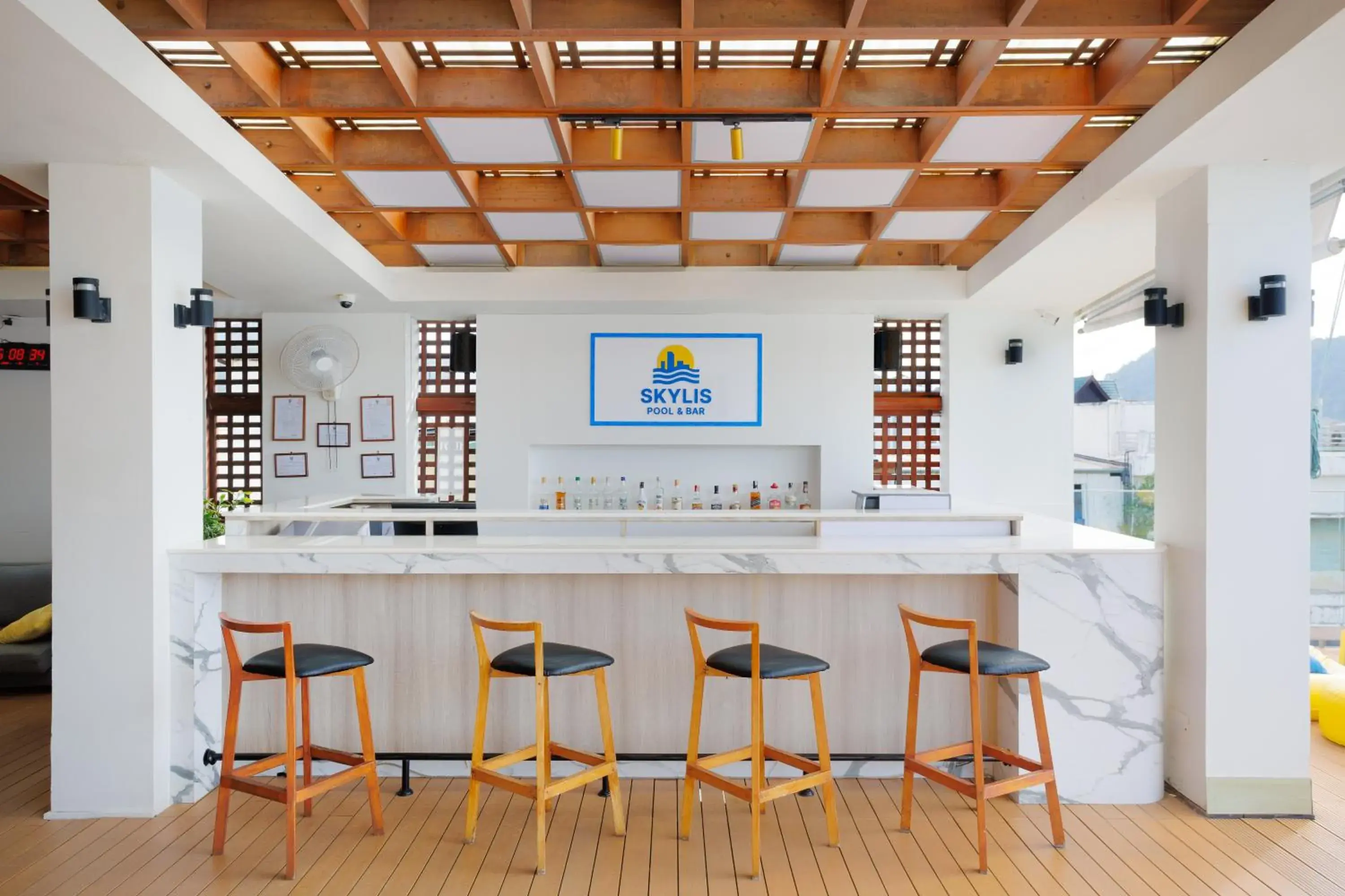 Lounge or bar in Days Inn by Wyndham Patong Beach Lounge or bar in Days Inn by Wyndham Patong Beach