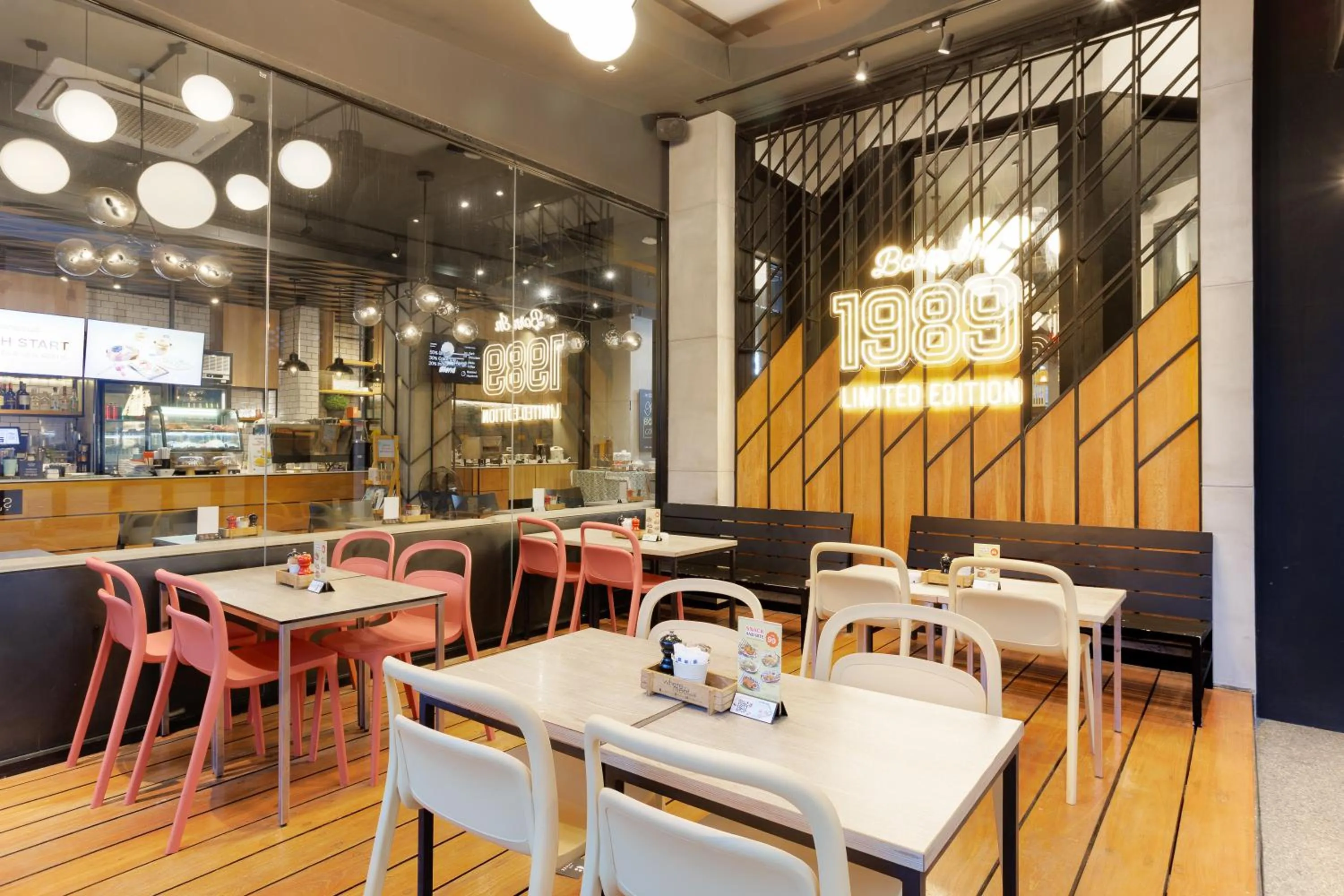 Restaurant/places to eat in Days Inn by Wyndham Patong Beach