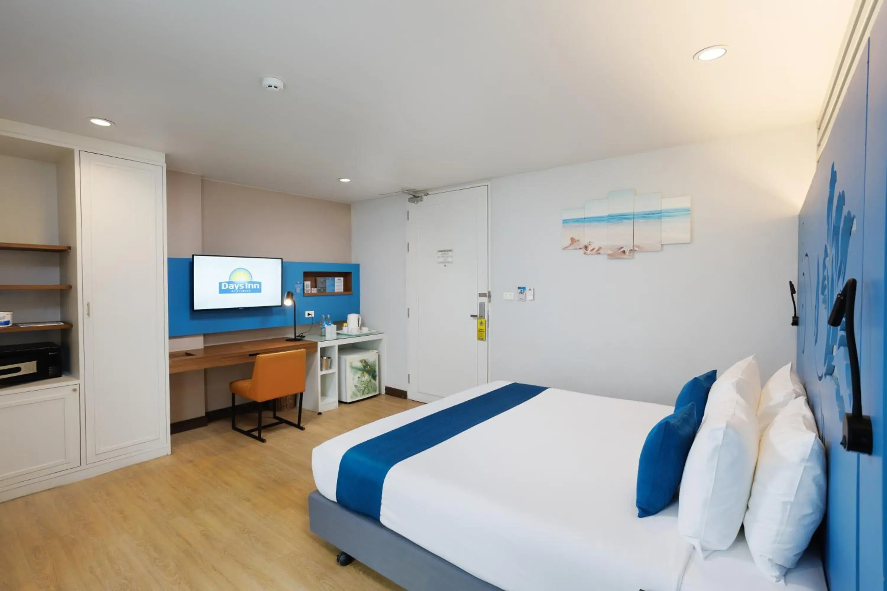 Bedroom, Bed in Days Inn by Wyndham Patong Beach Bedroom, Bed in Days Inn by Wyndham Patong Beach