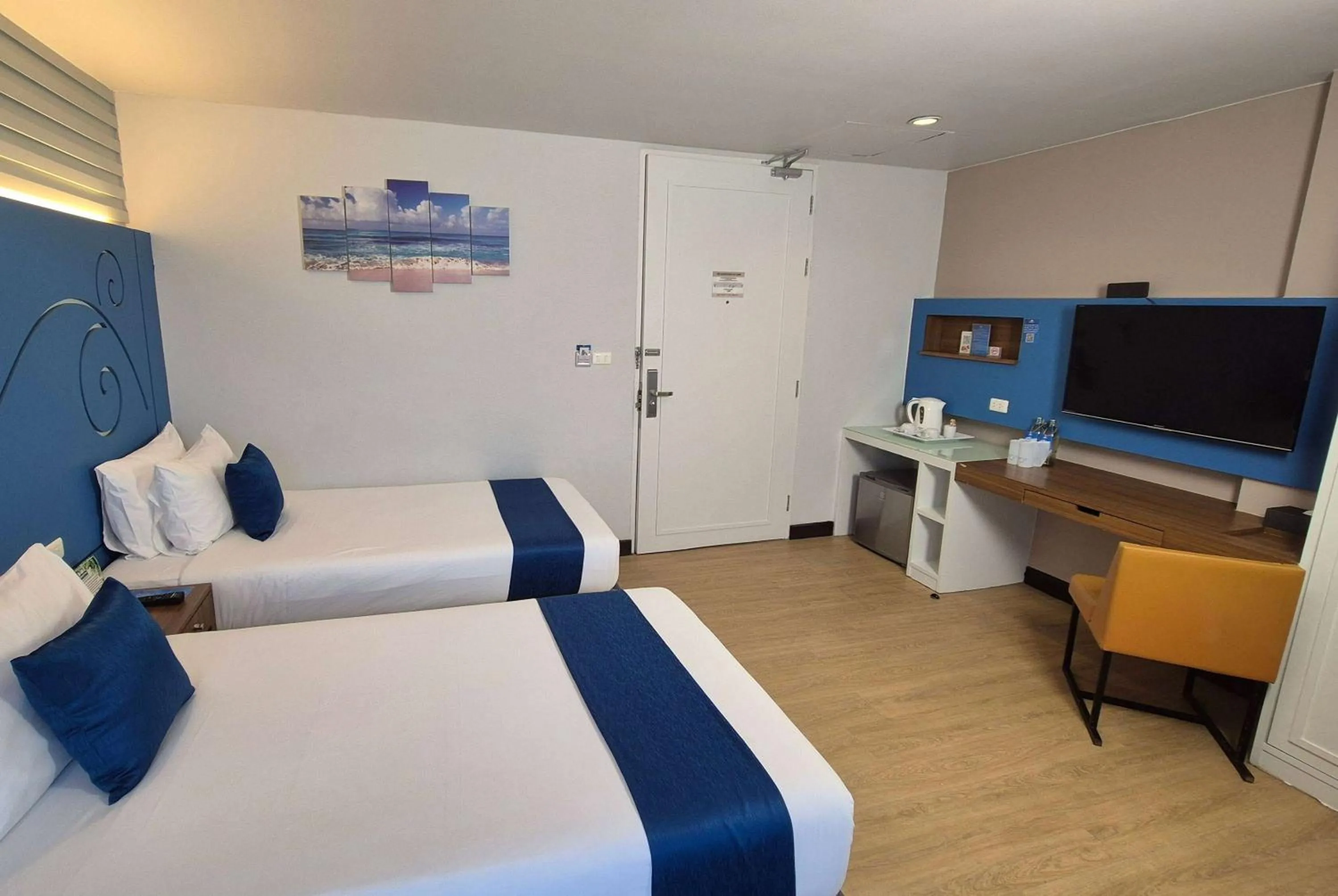 Photo of the whole room, Bed in Days Inn by Wyndham Patong Beach