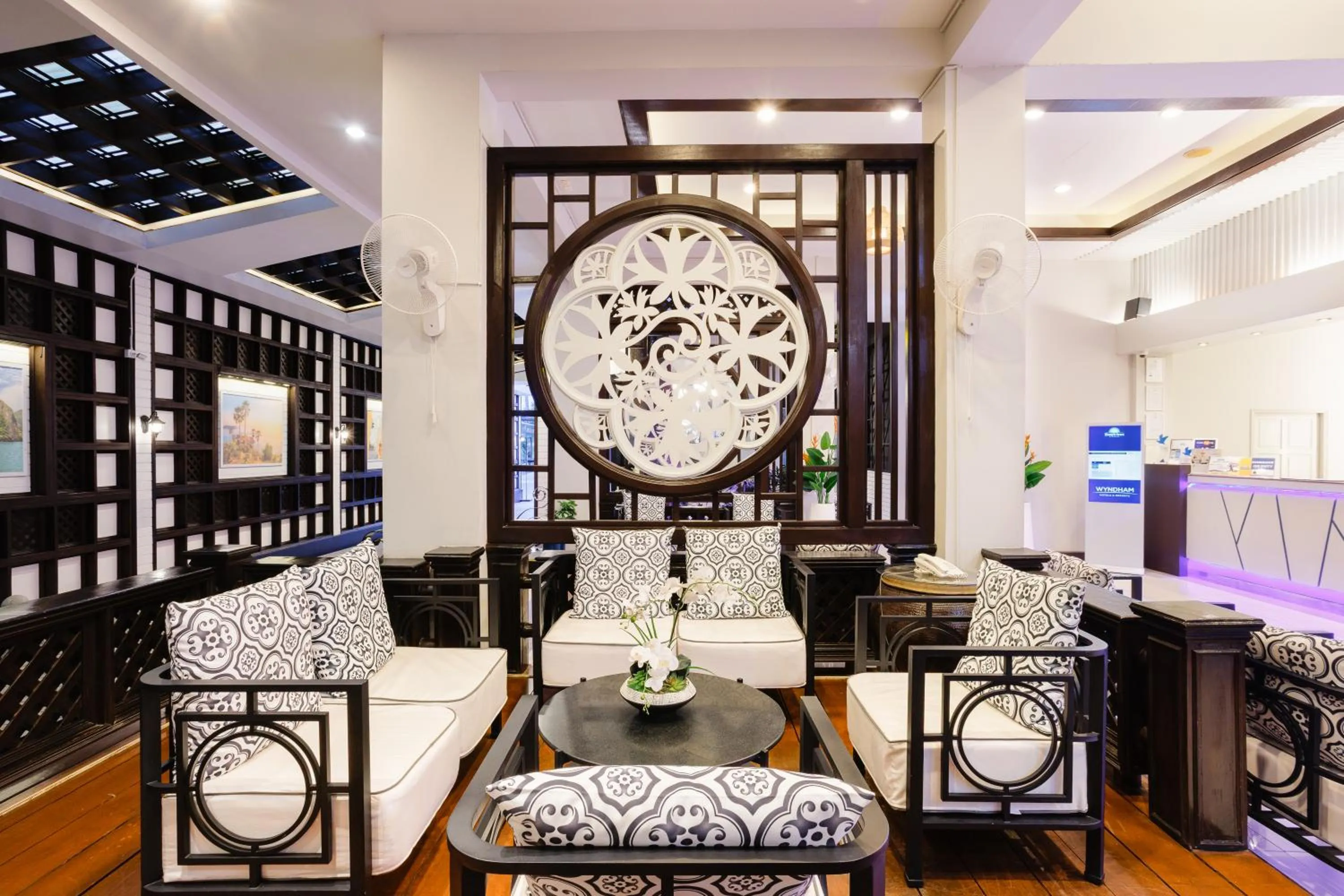 Lobby or reception in Days Inn by Wyndham Patong Beach