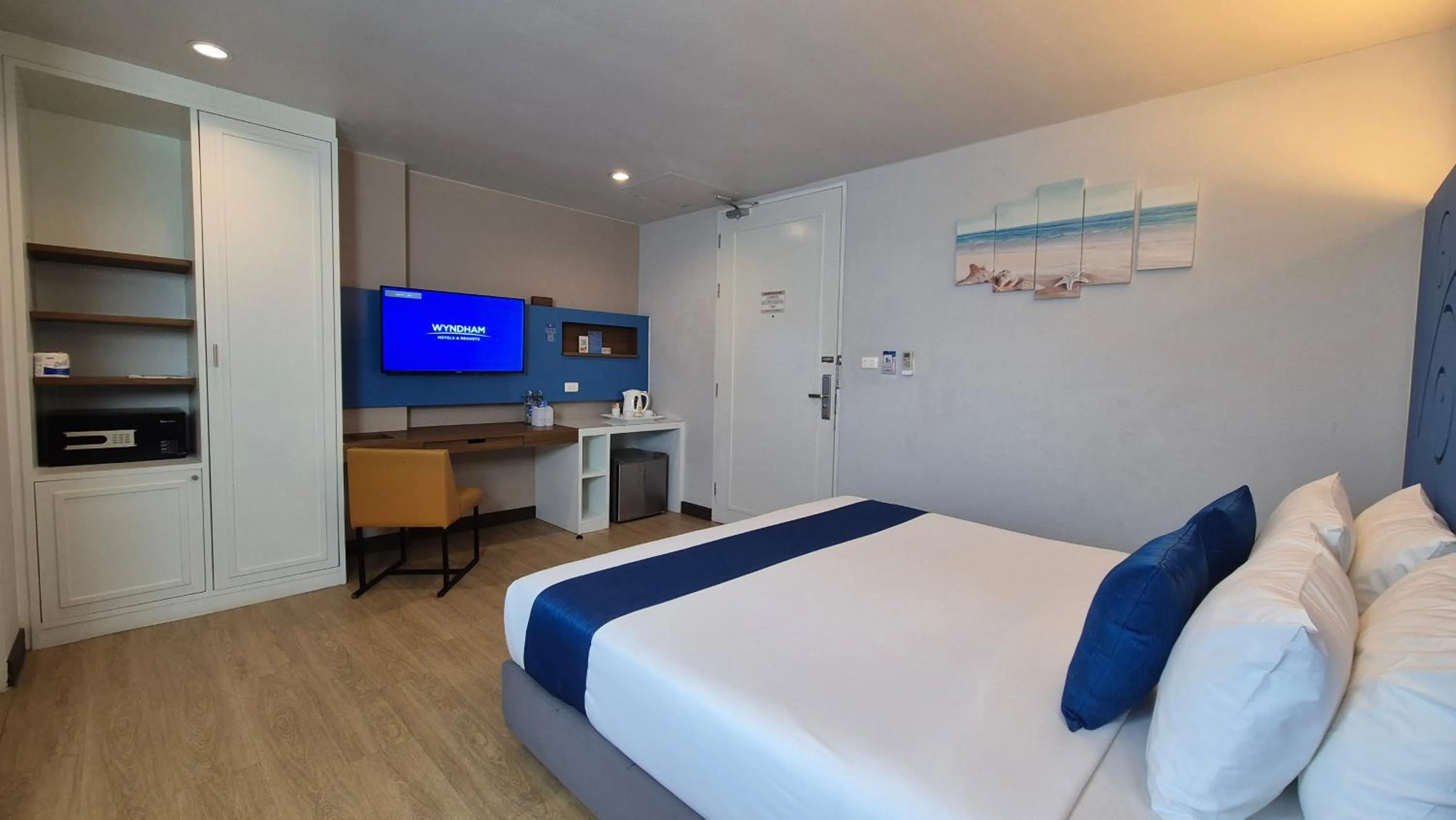 Bed in Days Inn by Wyndham Patong Beach