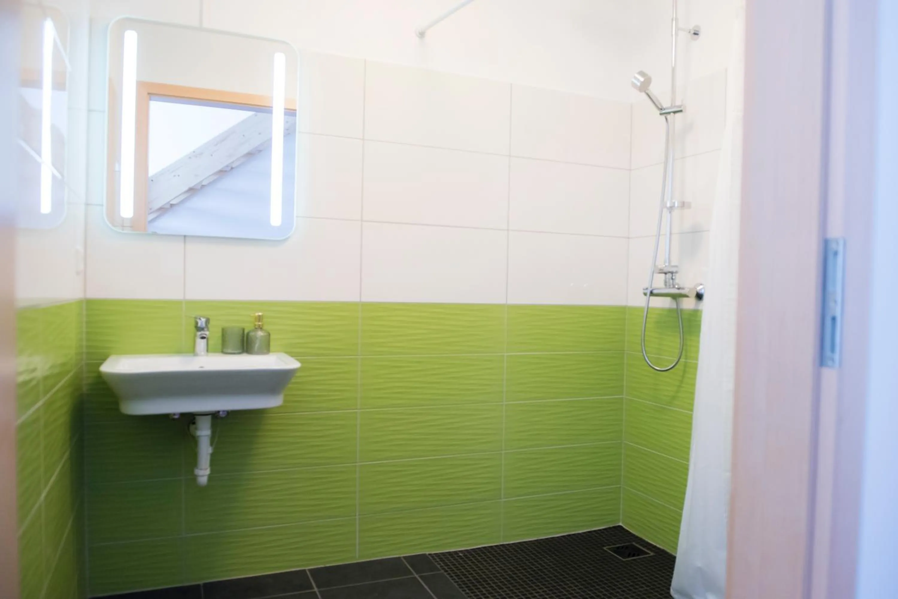 Shower in Media Luna Guesthouse