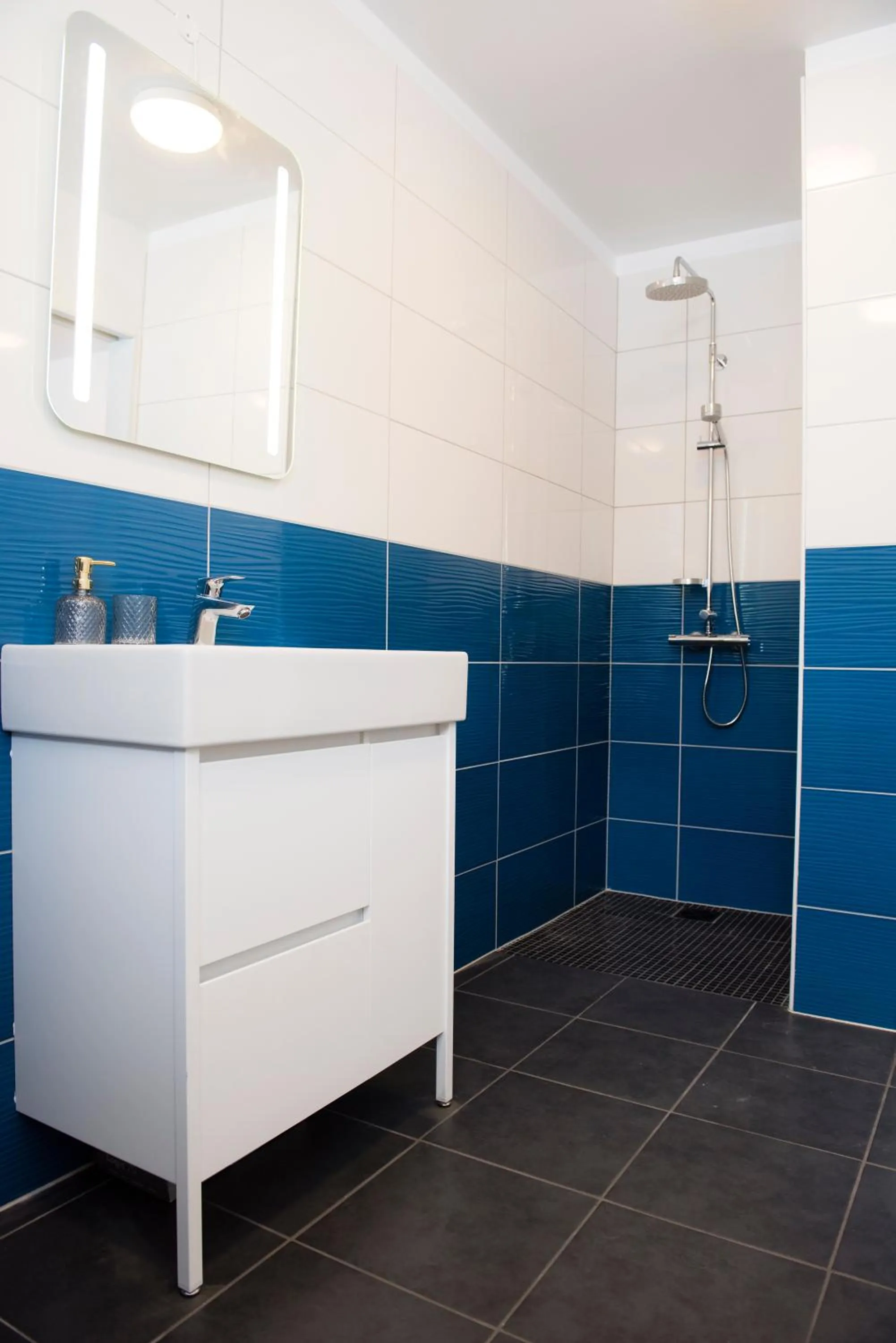 Shower in Media Luna Guesthouse