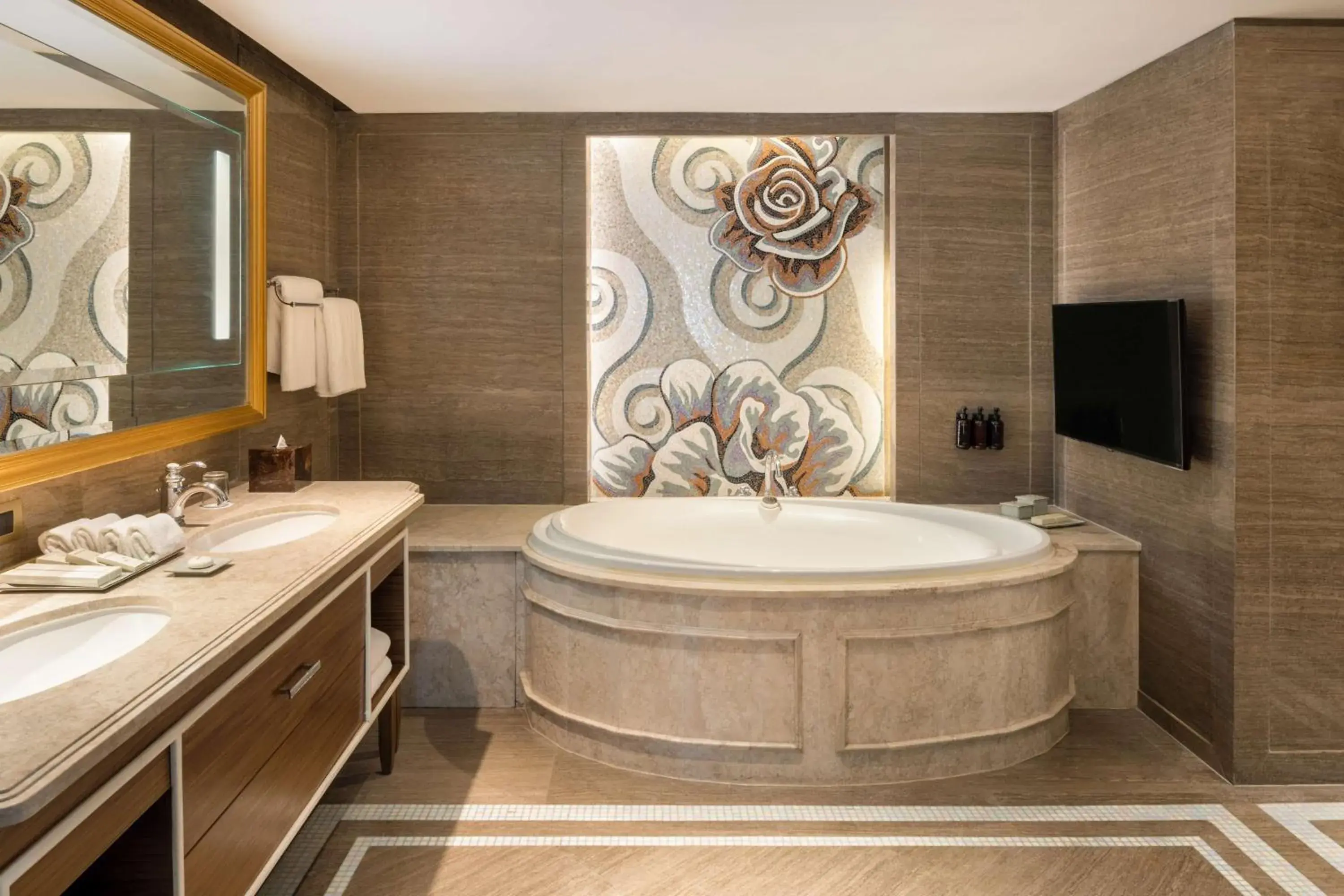 Bathroom in Dusit Thani Manila Bathroom in Dusit Thani Manila