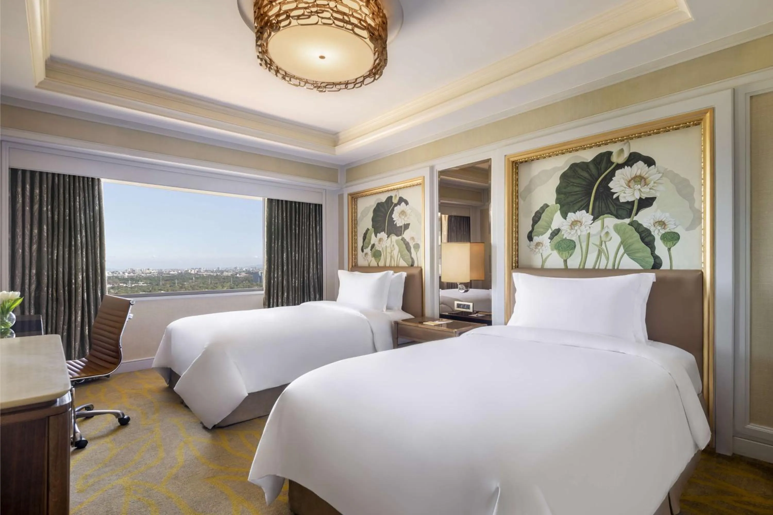 Bedroom, Bed in Dusit Thani Manila