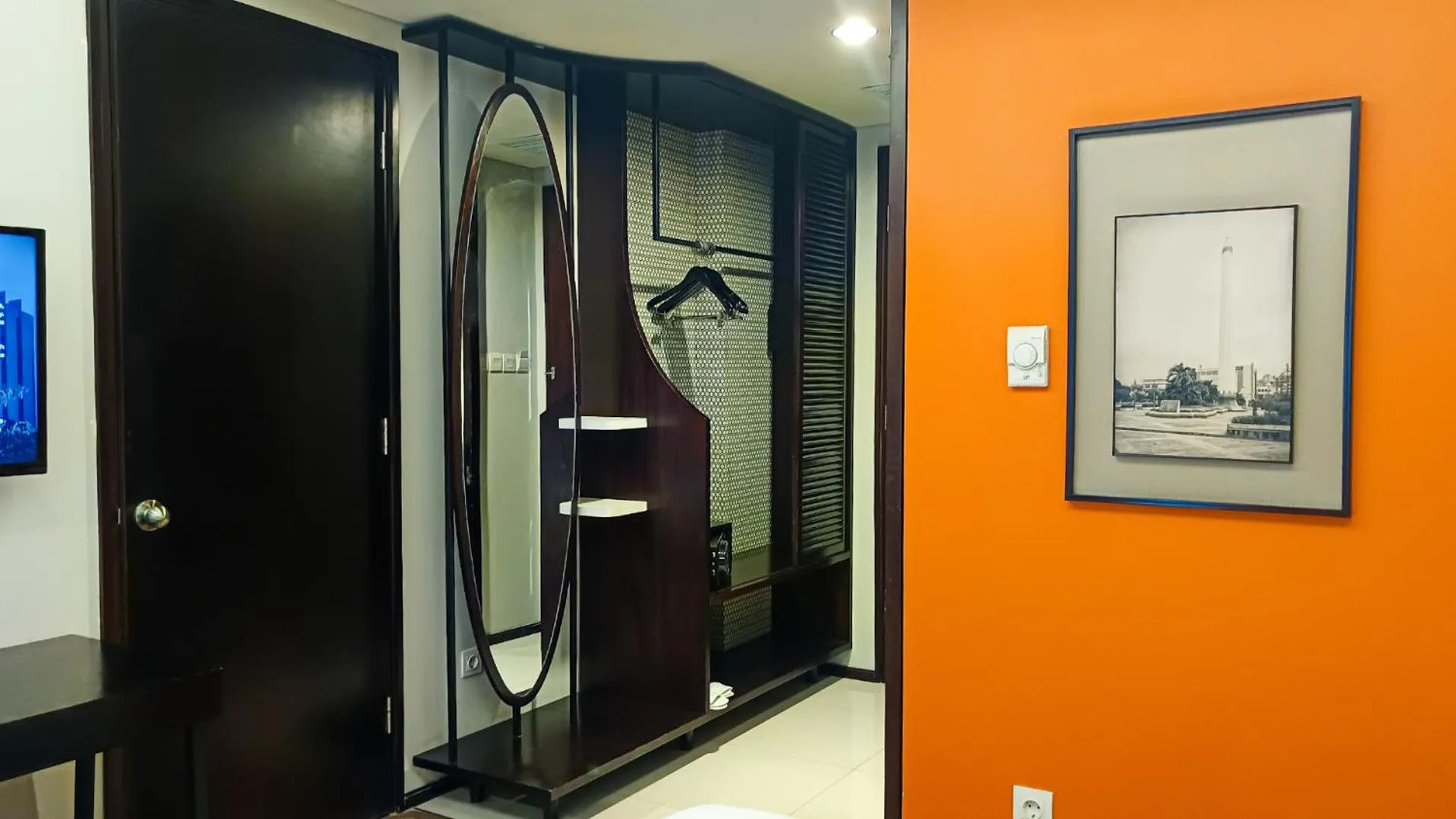 wardrobe in Mercure Surabaya Grand Mirama