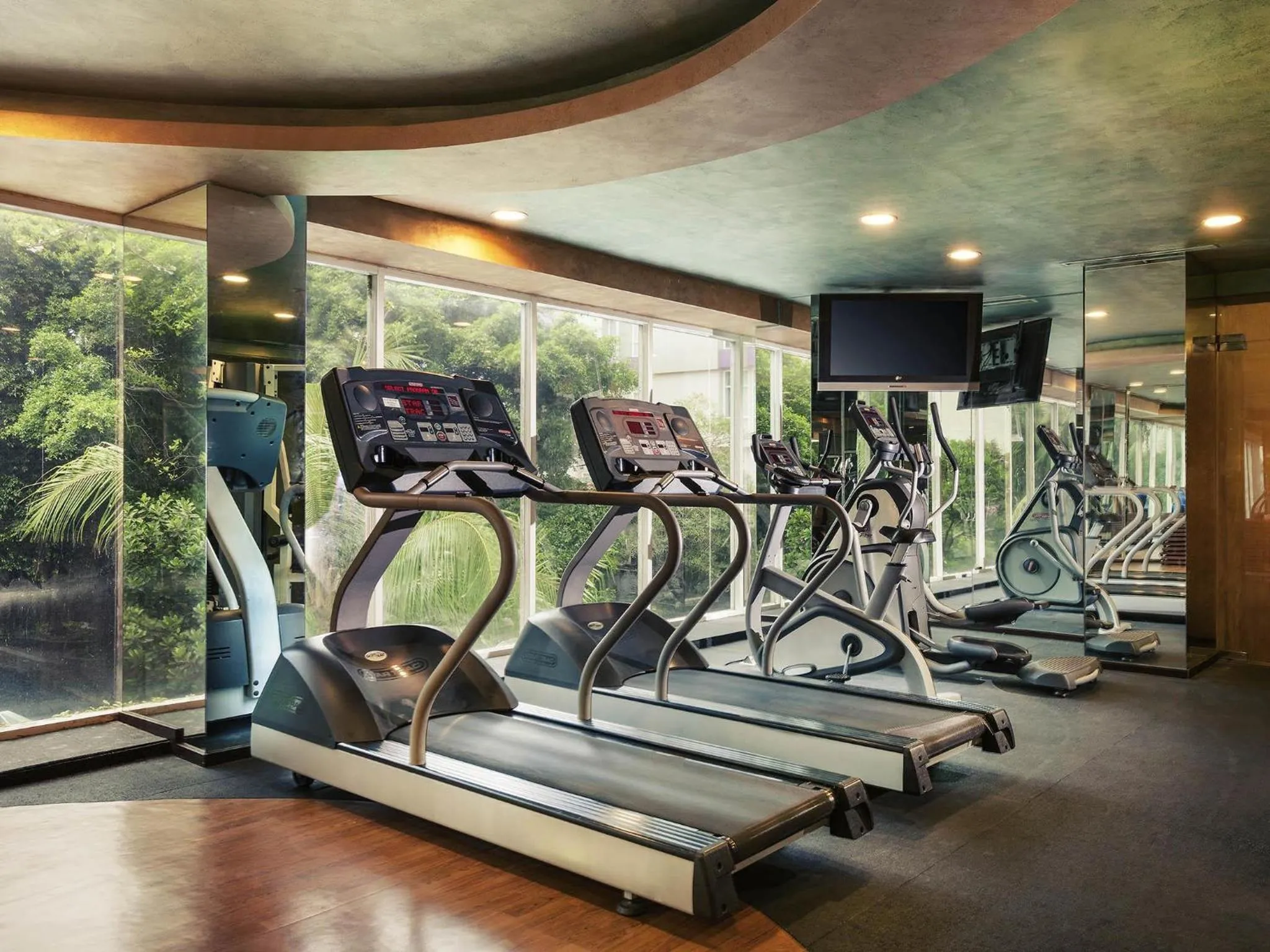 Fitness centre/facilities in Mercure Surabaya Grand Mirama