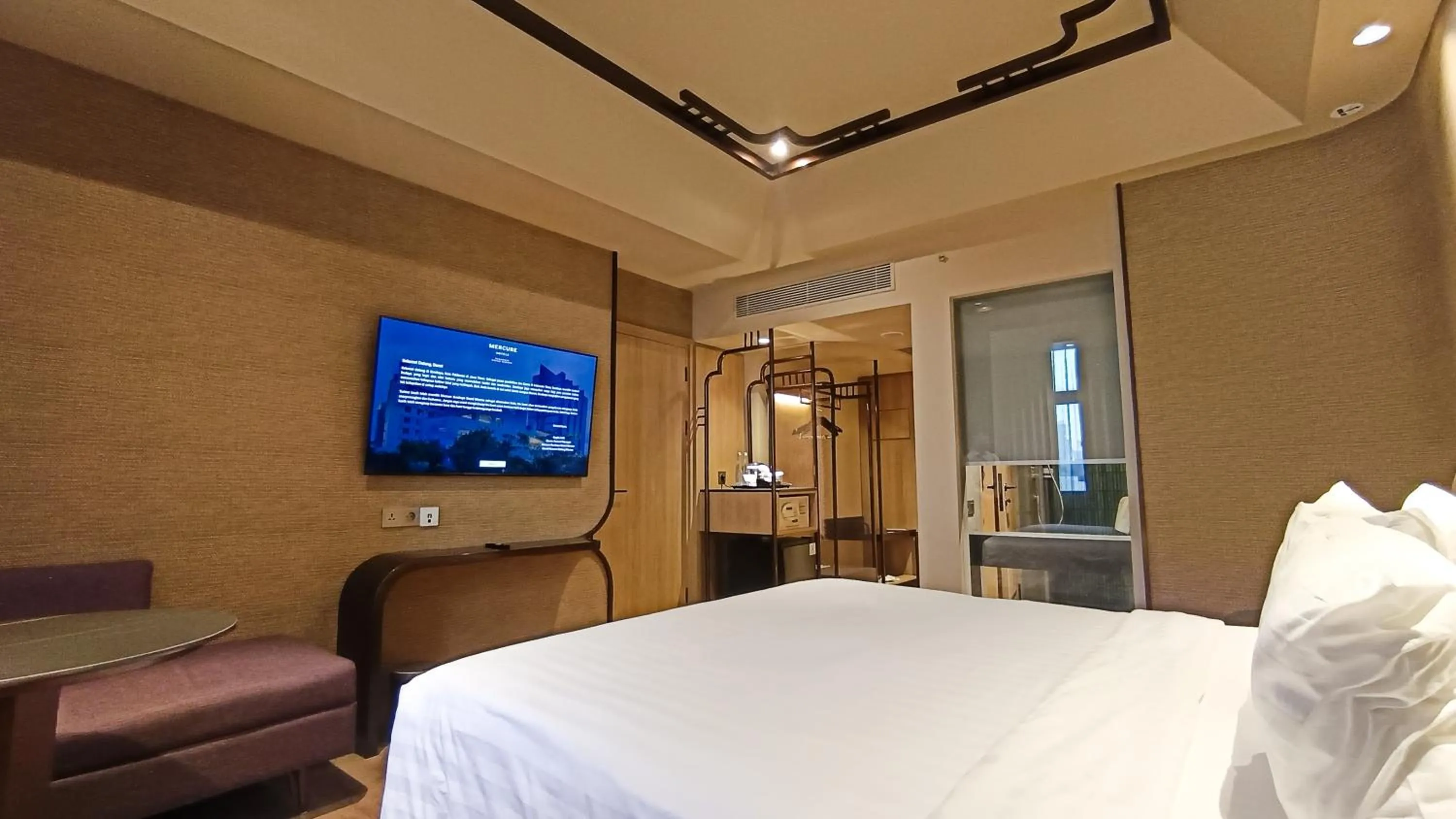 Bed in Mercure Surabaya Grand Mirama