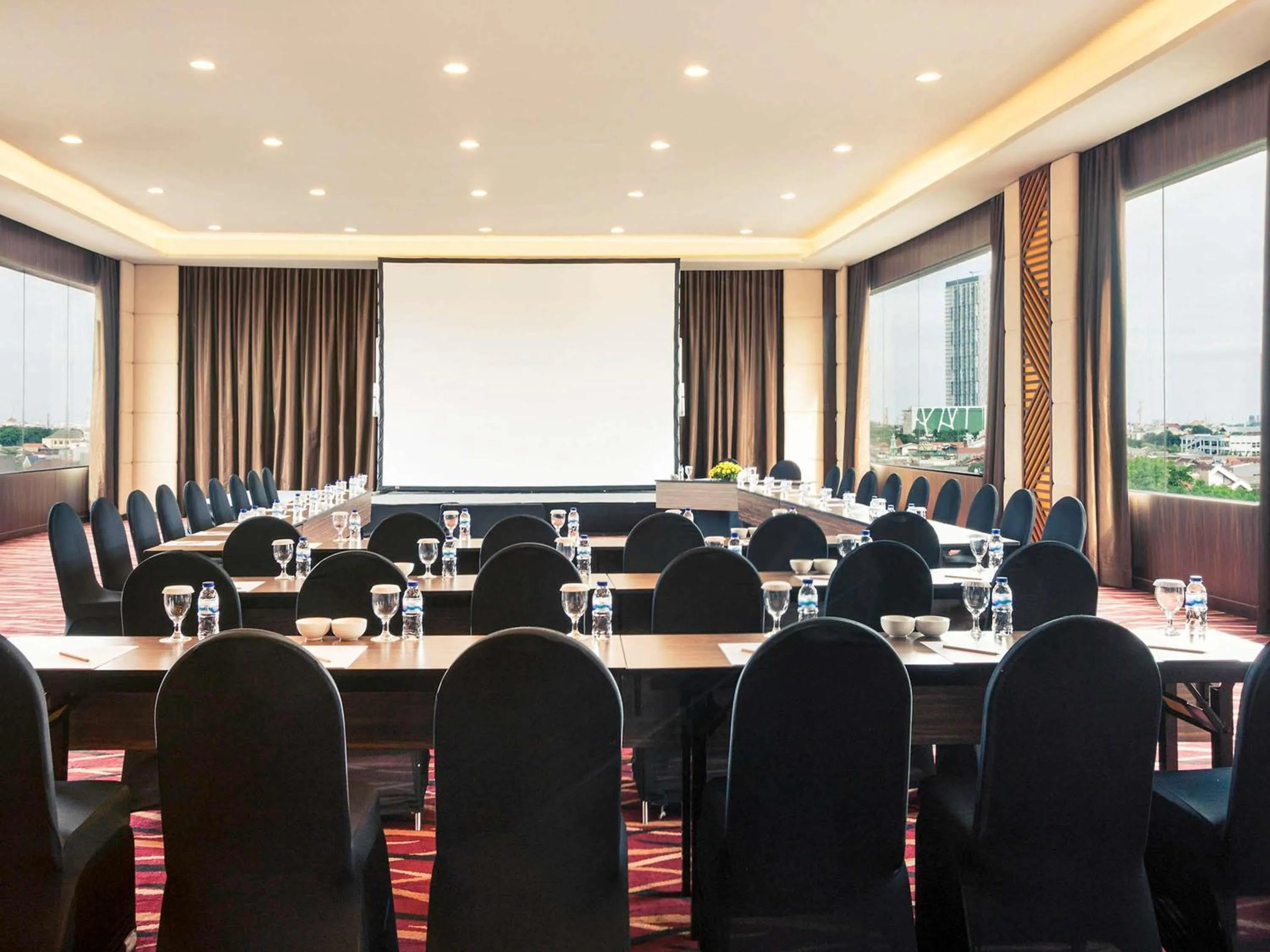 Meeting/conference room in Mercure Surabaya Grand Mirama
