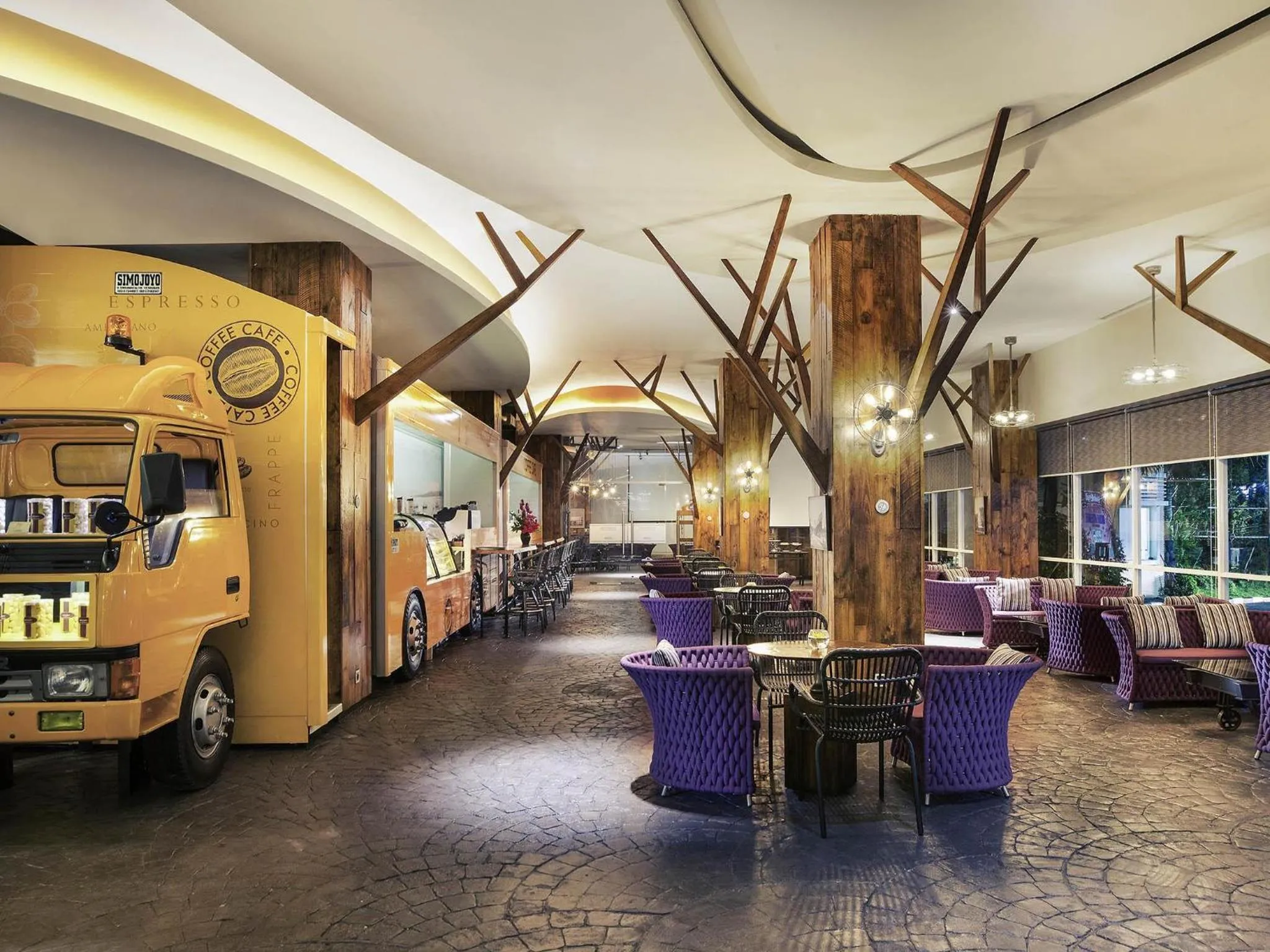 Restaurant/places to eat in Mercure Surabaya Grand Mirama