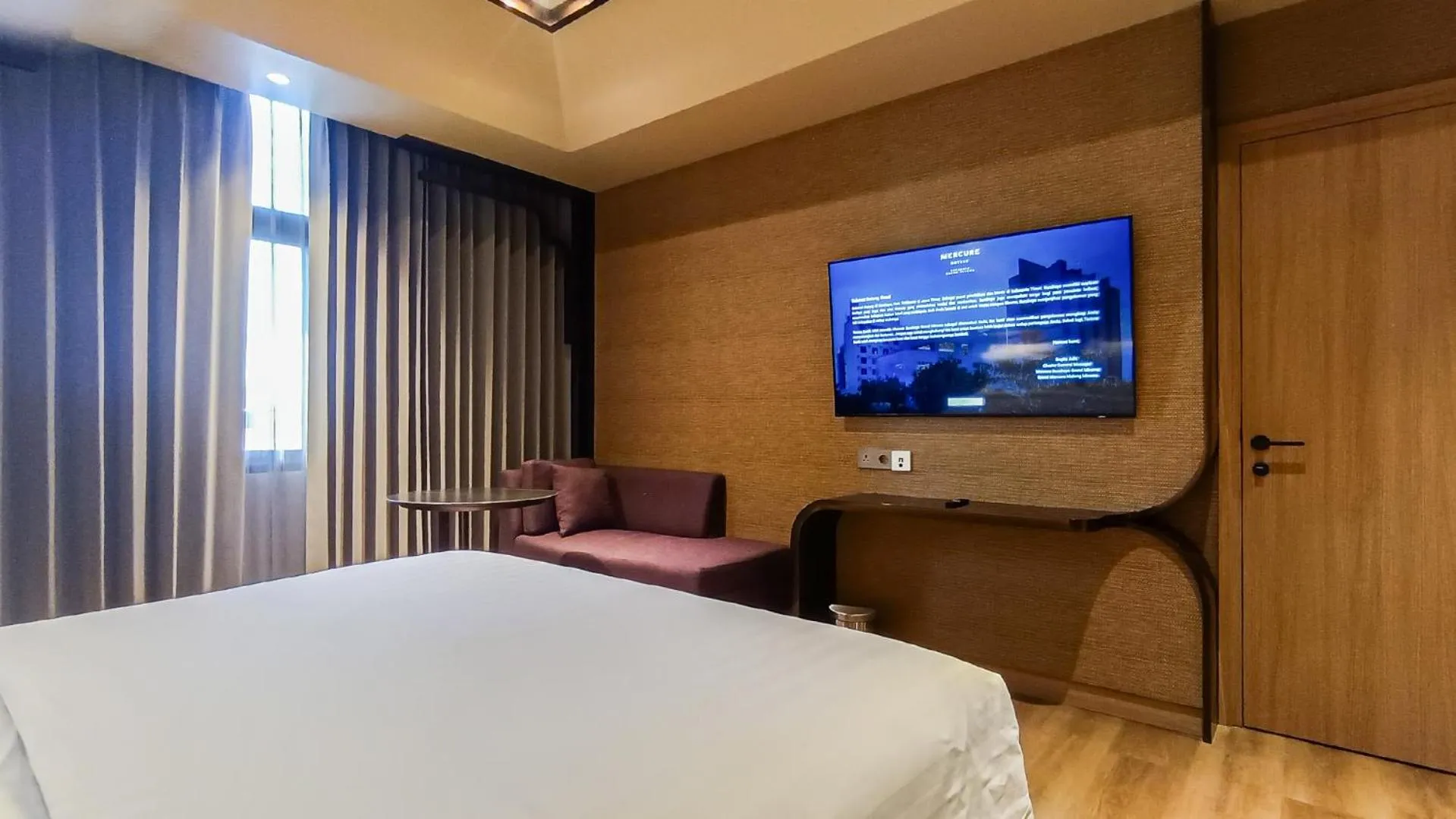 TV and multimedia, Bed in Mercure Surabaya Grand Mirama