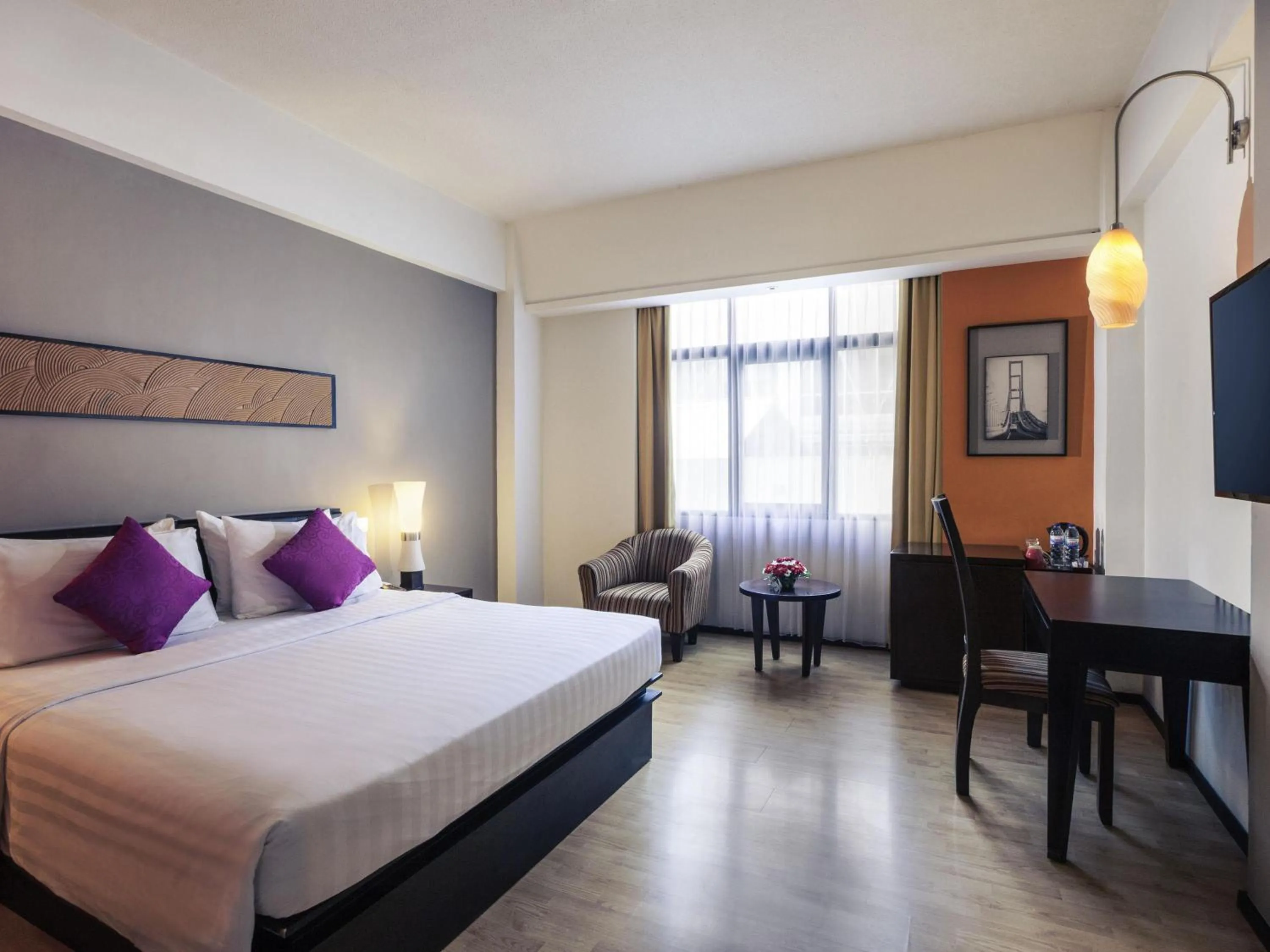 Bedroom, Bed in Mercure Surabaya Grand Mirama