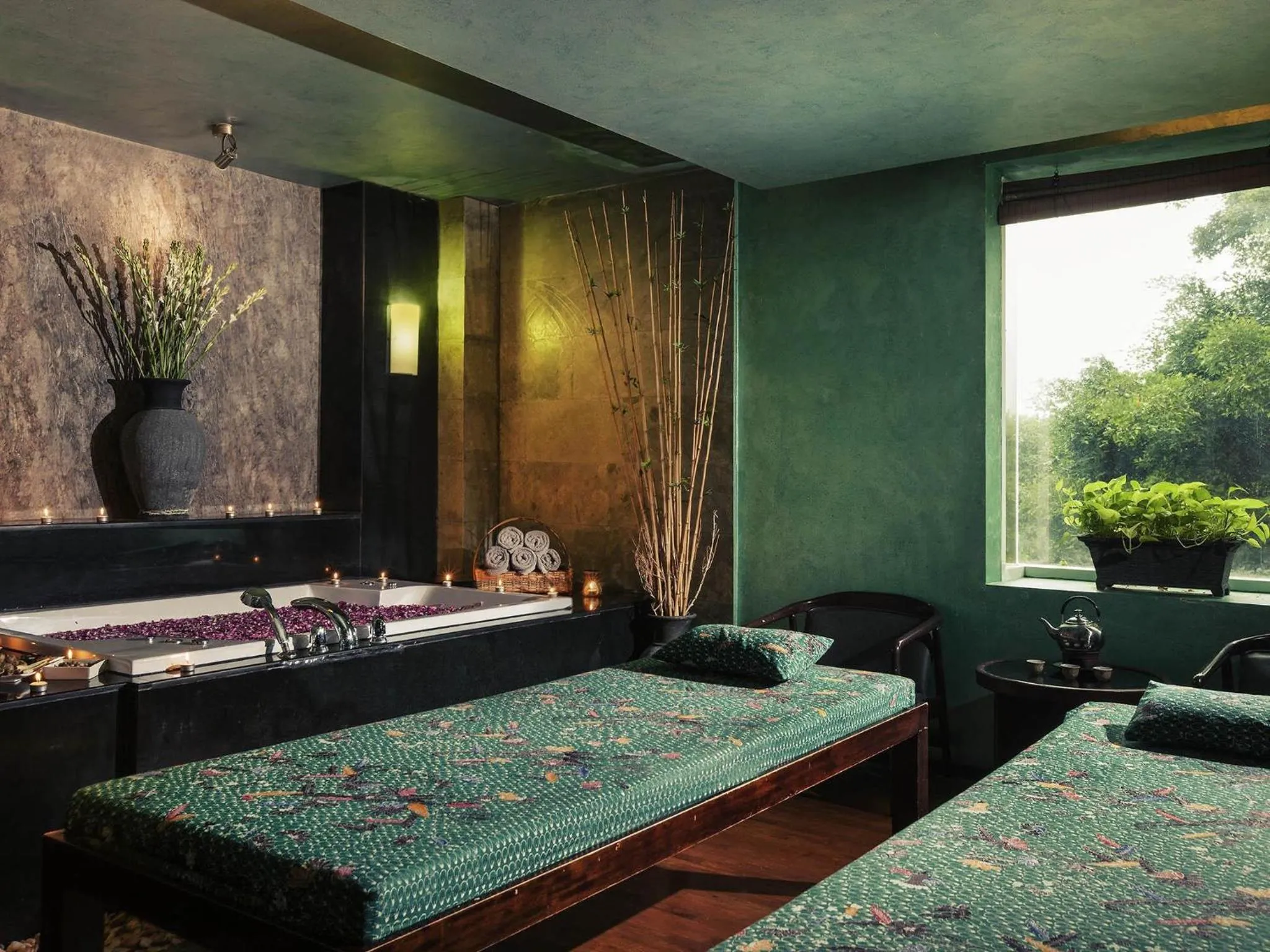 Spa and wellness centre/facilities, Bed in Mercure Surabaya Grand Mirama
