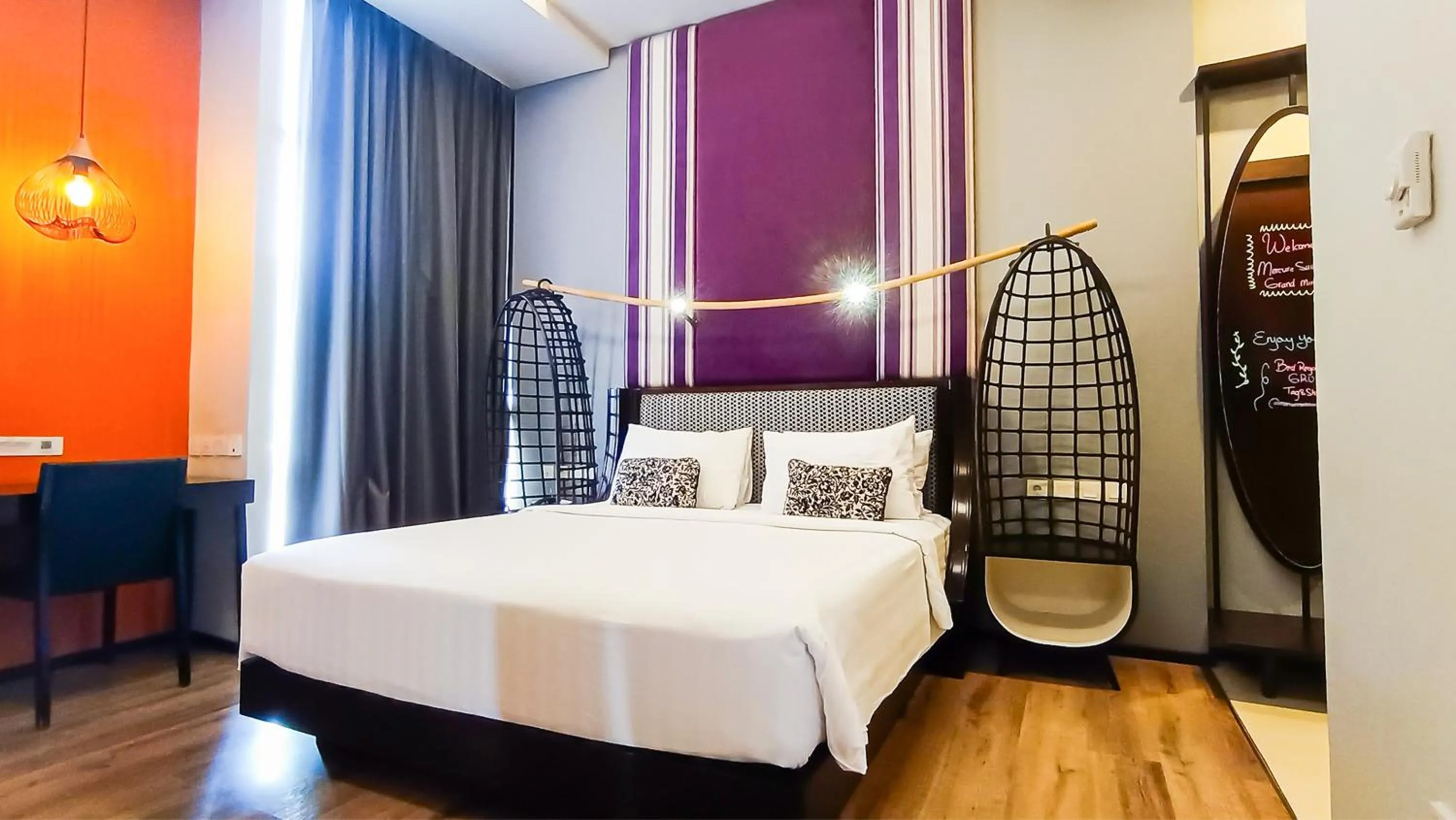 Bed in Mercure Surabaya Grand Mirama