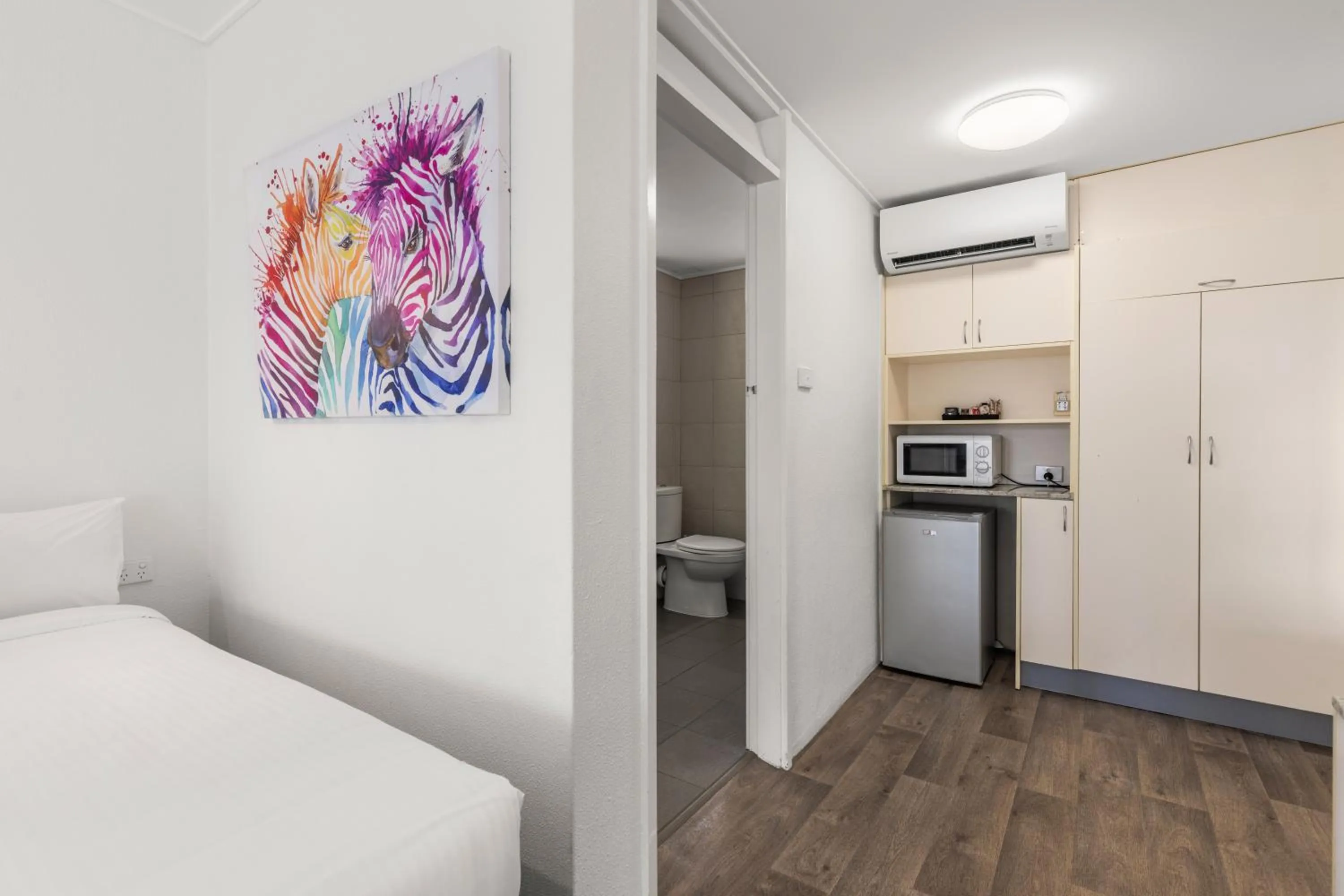 View (from property/room), Bed in Zebra Motel