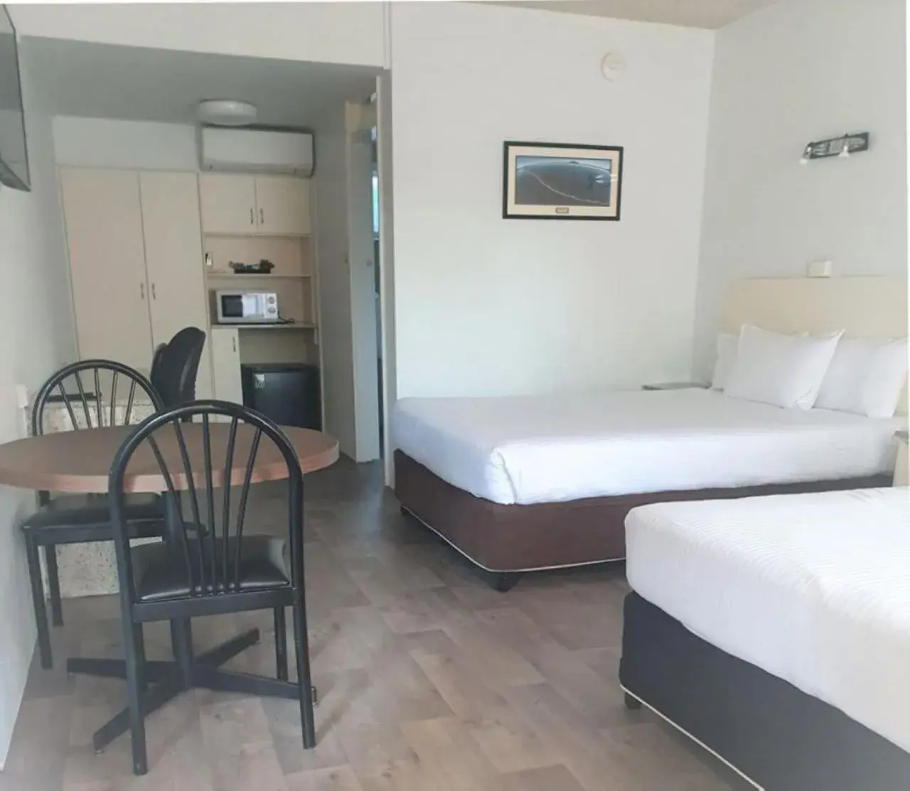 Pets, Bed in Zebra Motel Pets, Bed in Zebra Motel