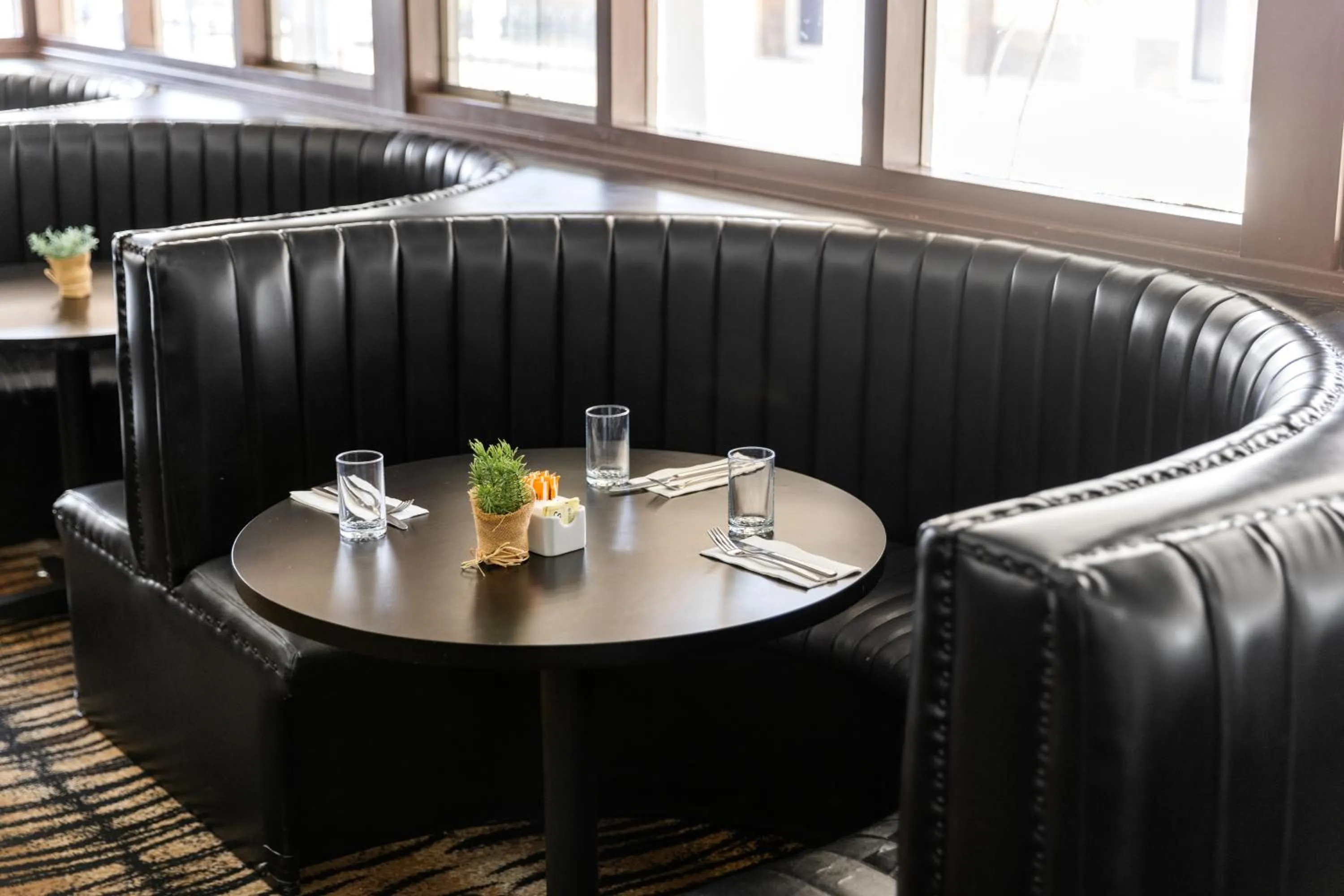 Restaurant/places to eat in Zebra Motel