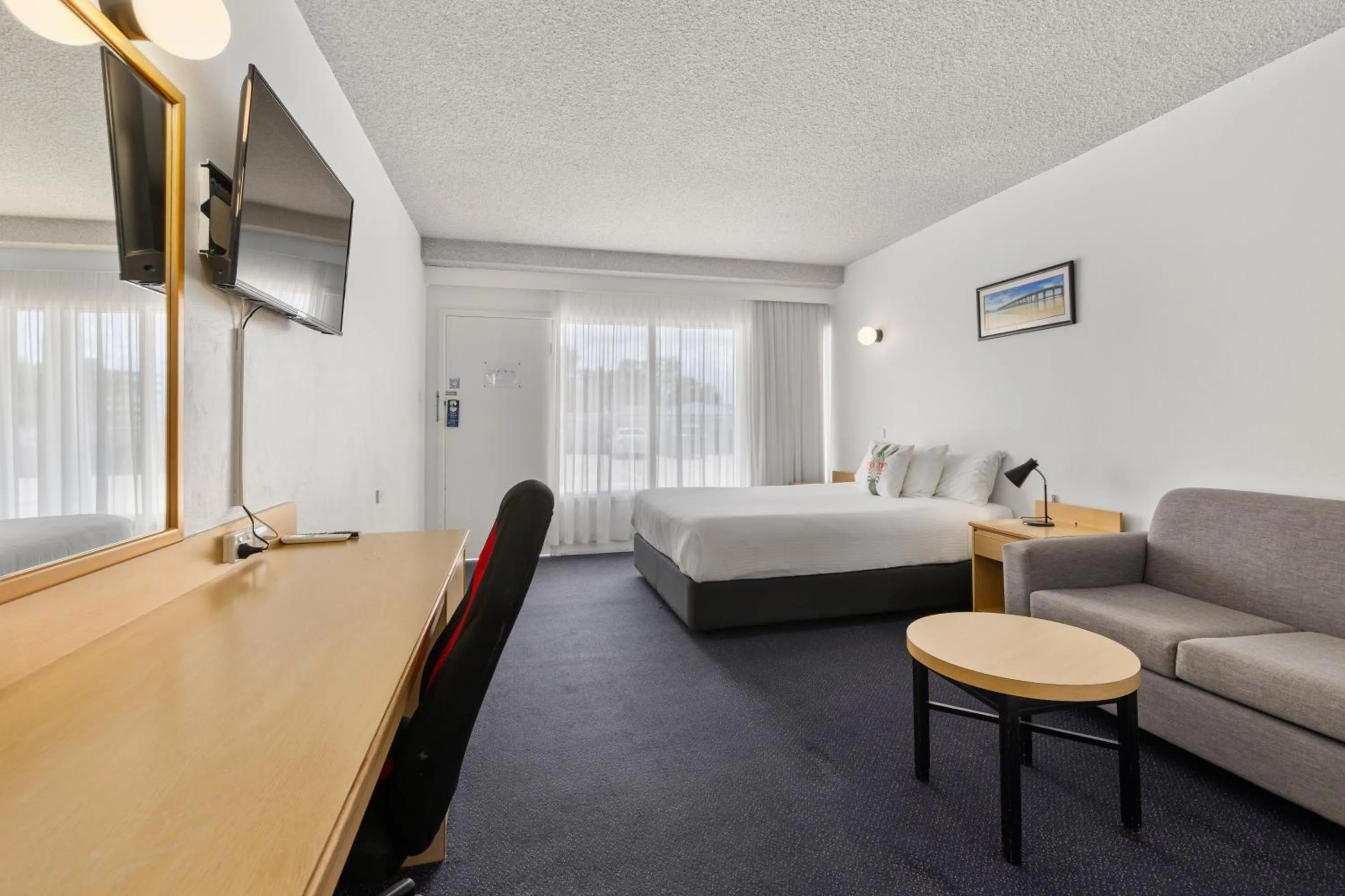 View (from property/room), Bed in Zebra Motel