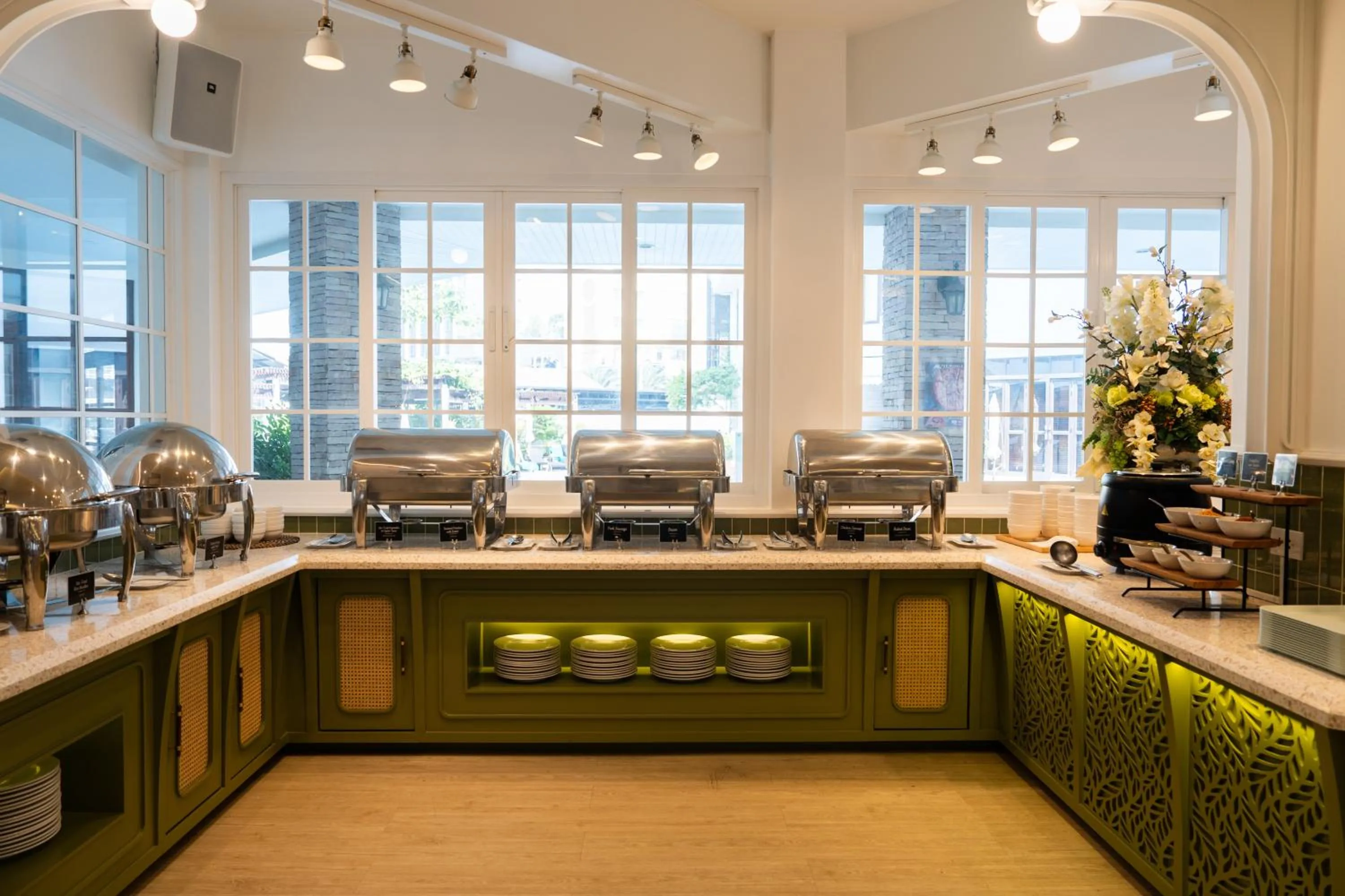 Buffet breakfast in Areca Lodge