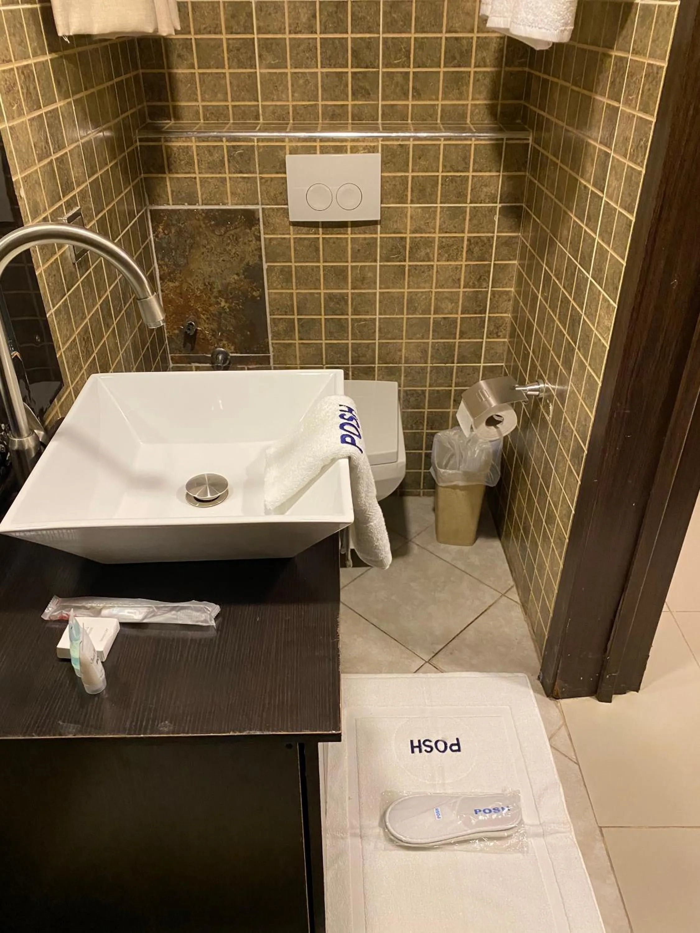Bathroom in Posh Hotel and Suites Victoria Island