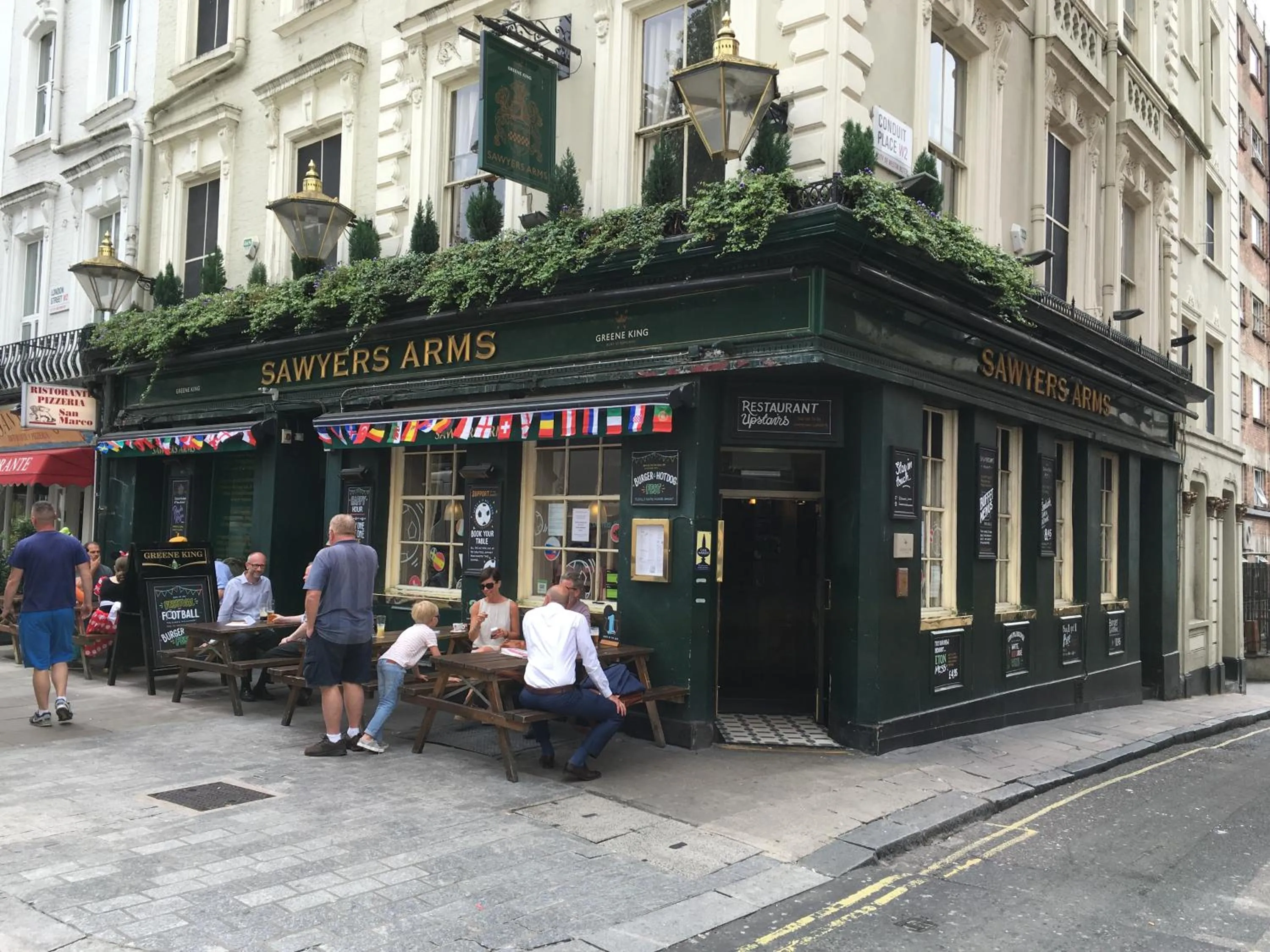 Facade/entrance in St George Hotel Paddington