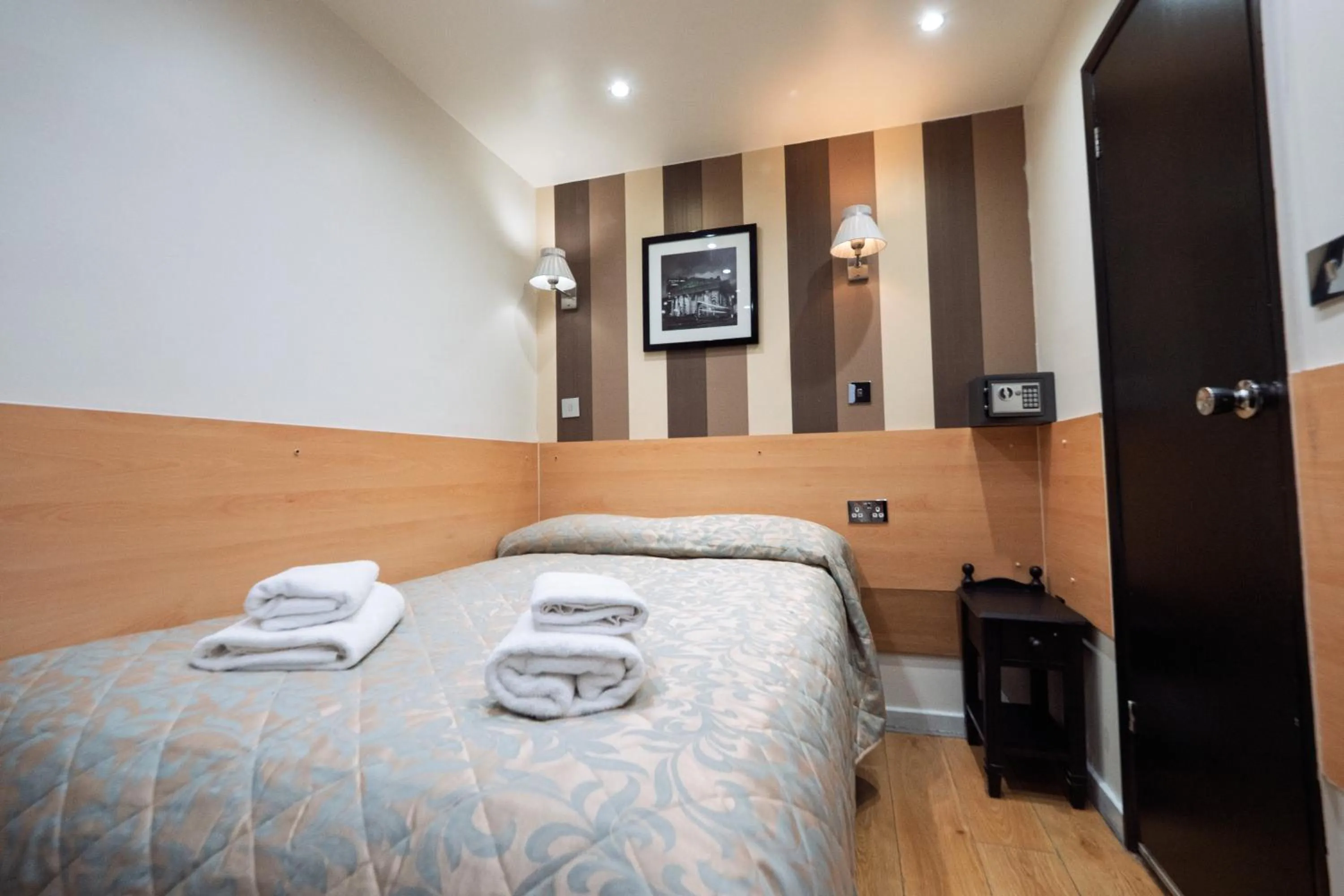 Bed in St George Hotel Paddington