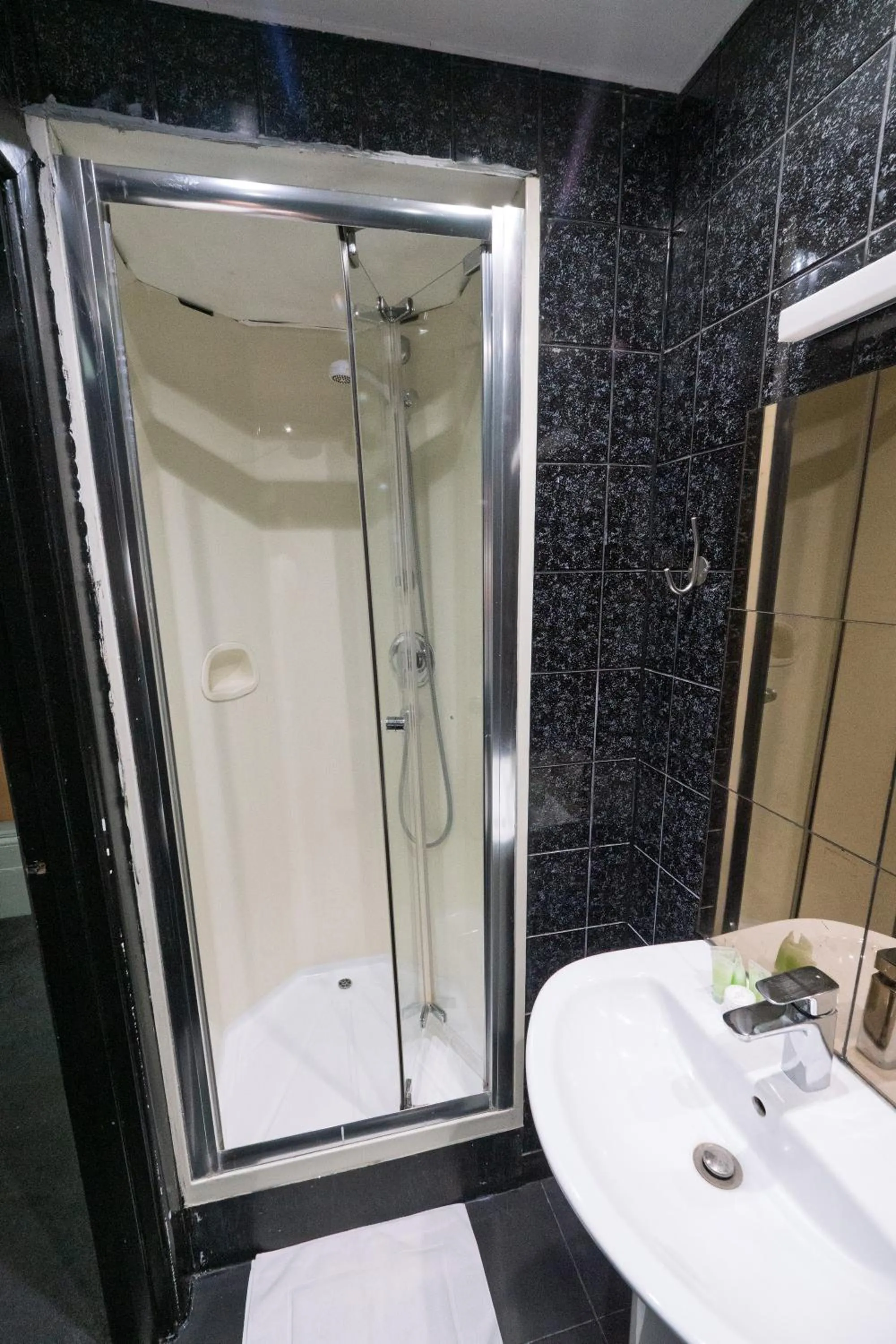 Shower in St George Hotel Paddington
