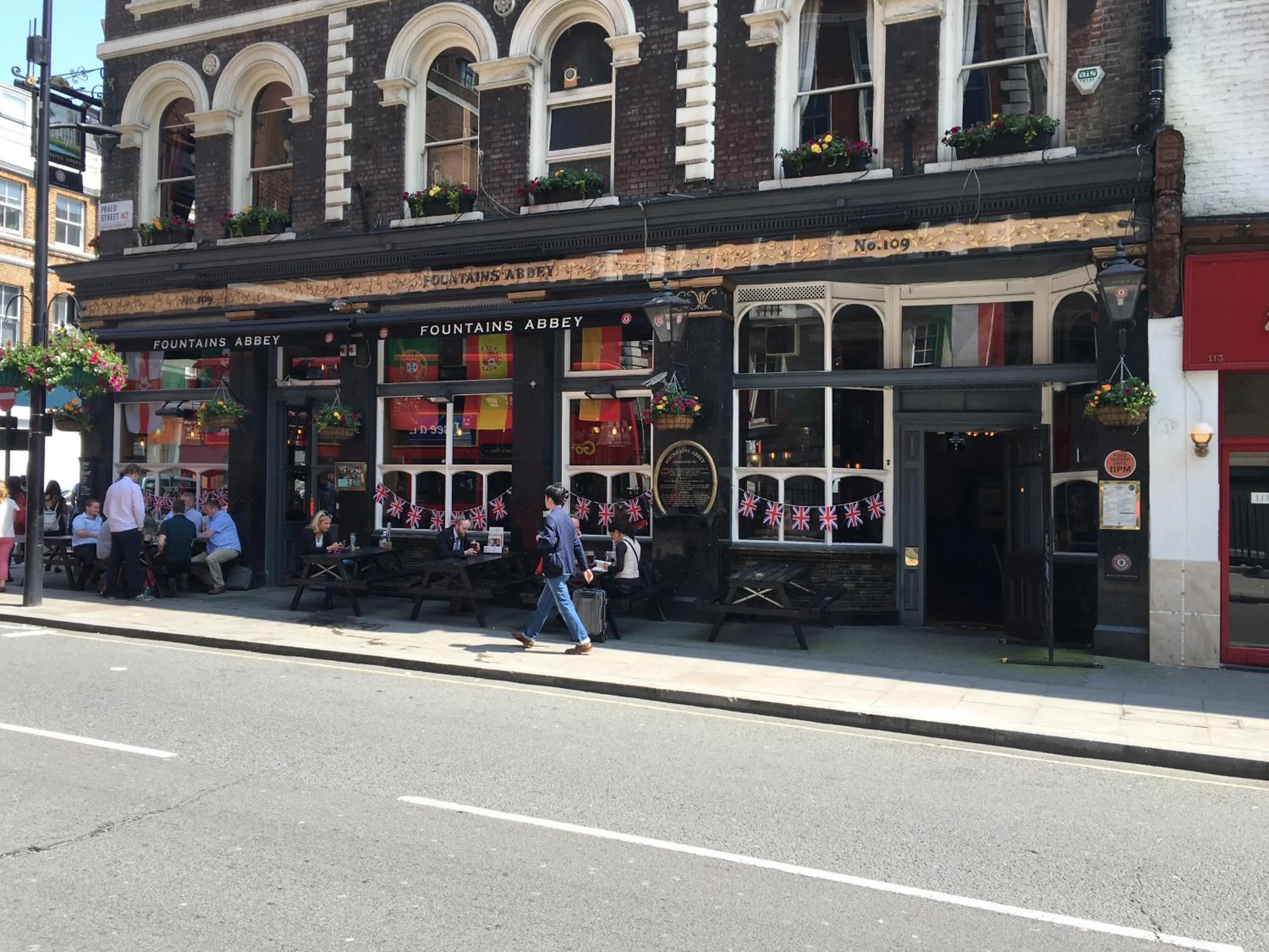 Facade/entrance in St George Hotel Paddington