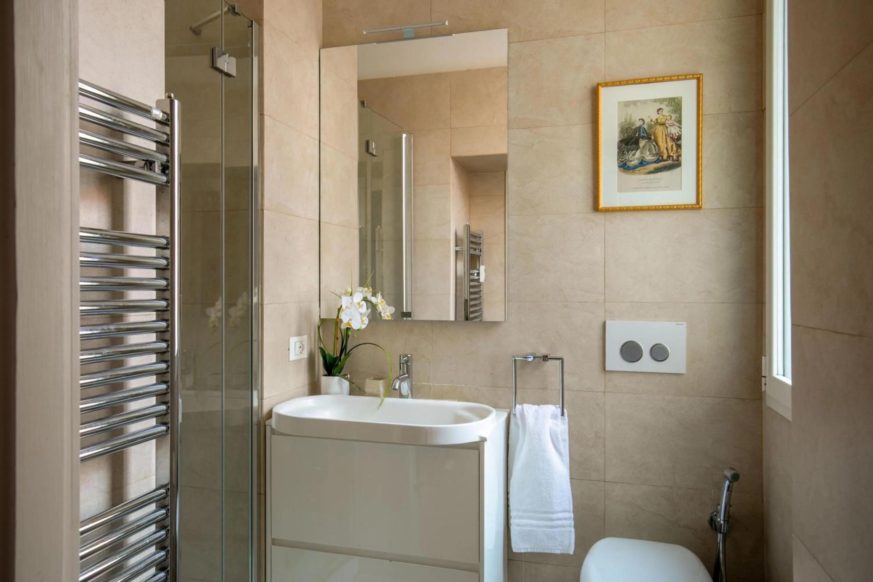 Bathroom in Avignonesi Suites - CA Domus Collection