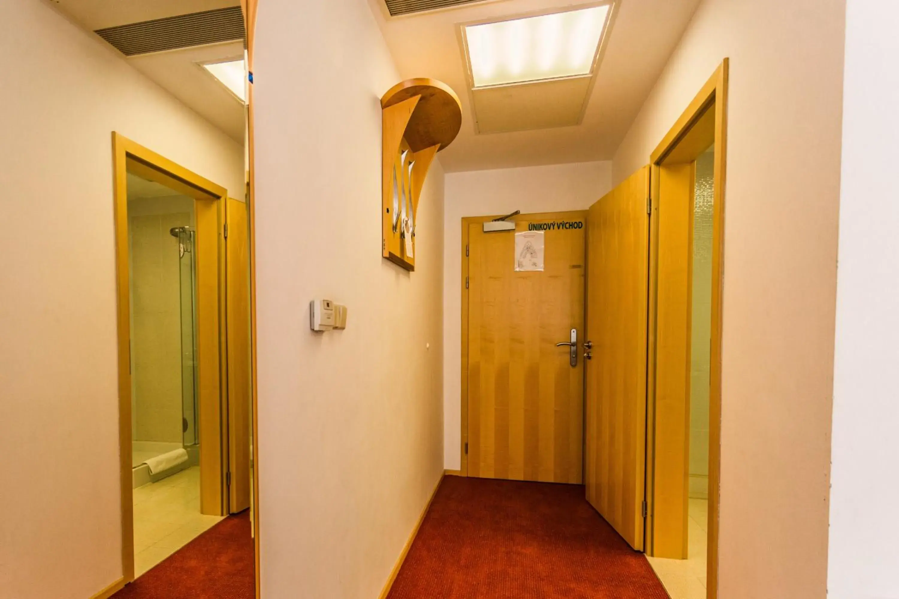 Standard Double or Twin Room in Hotel SET Standard Double or Twin Room in Hotel SET