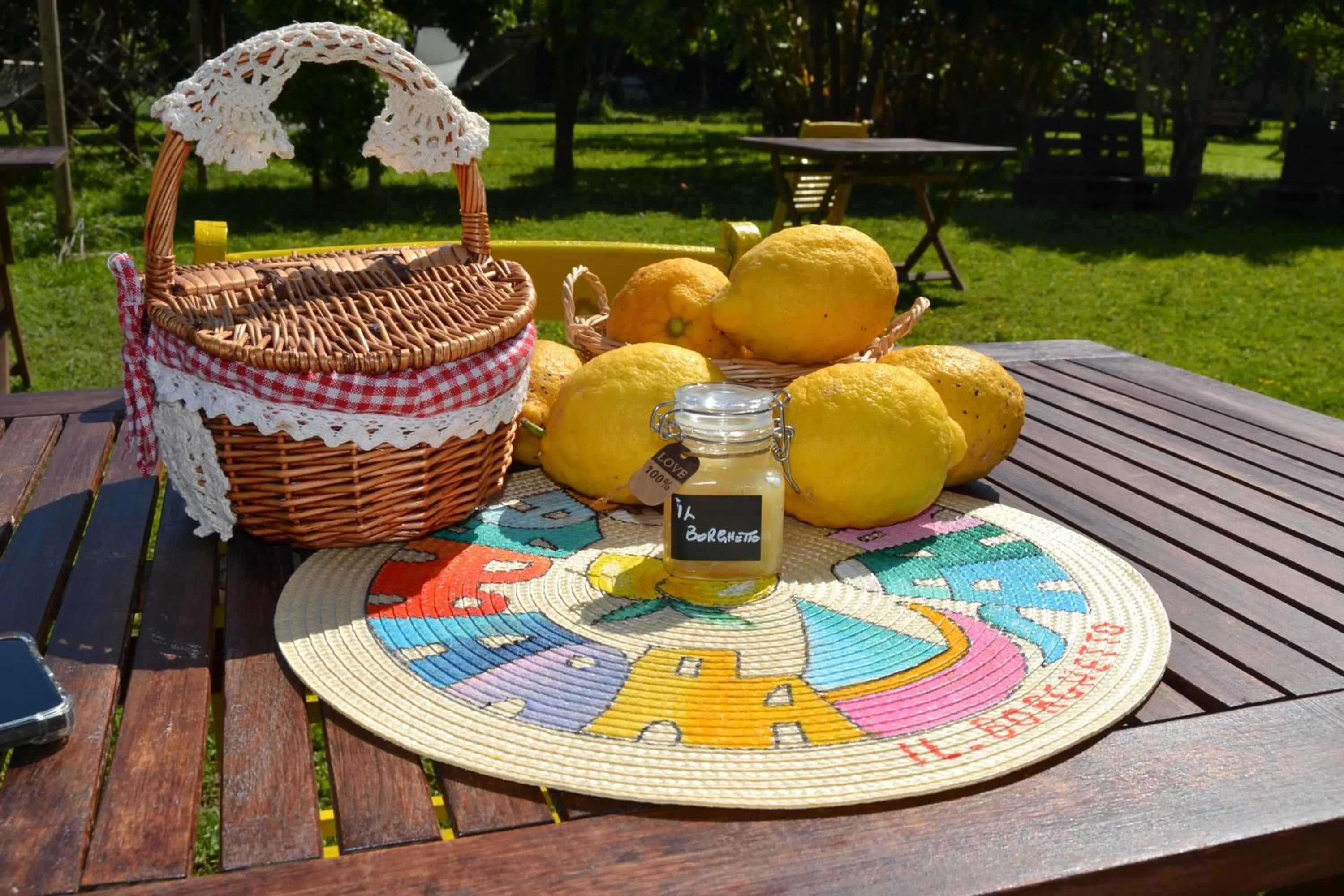Food and drinks in Il Borghetto Apartments & Rooms