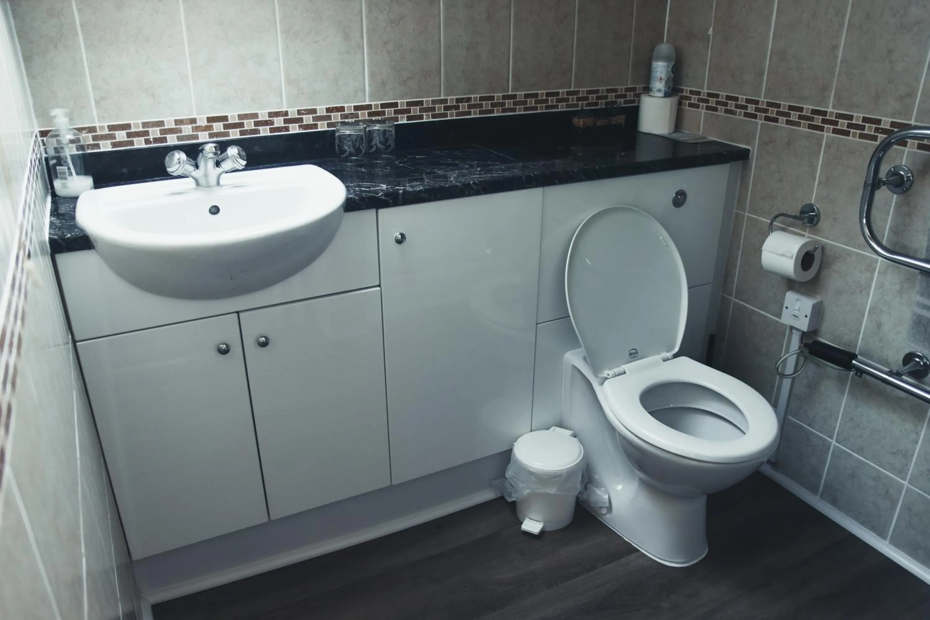 Bathroom in Pinewood B&B