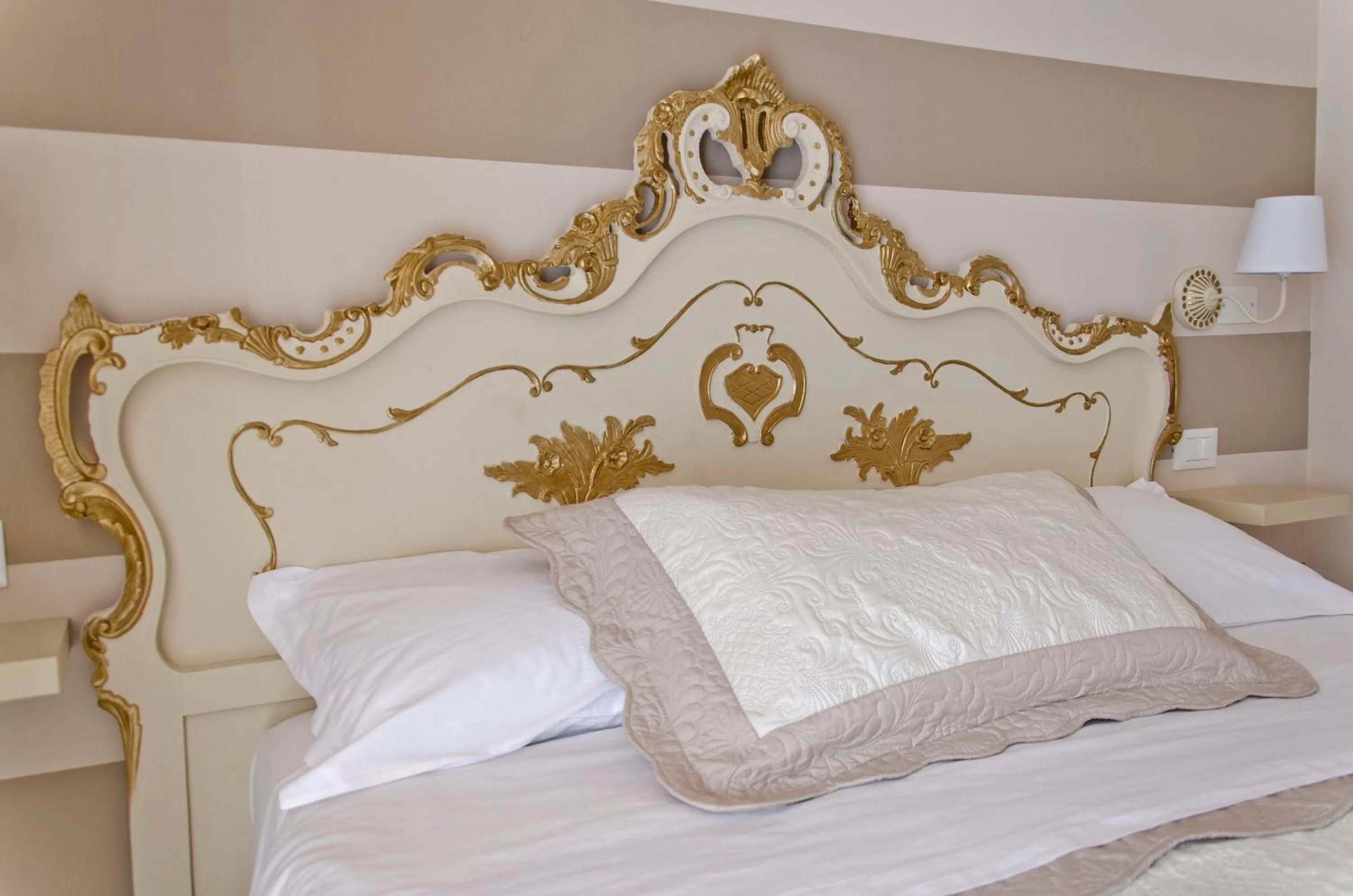Decorative detail, Bed in Affittacamere "Angel 2"