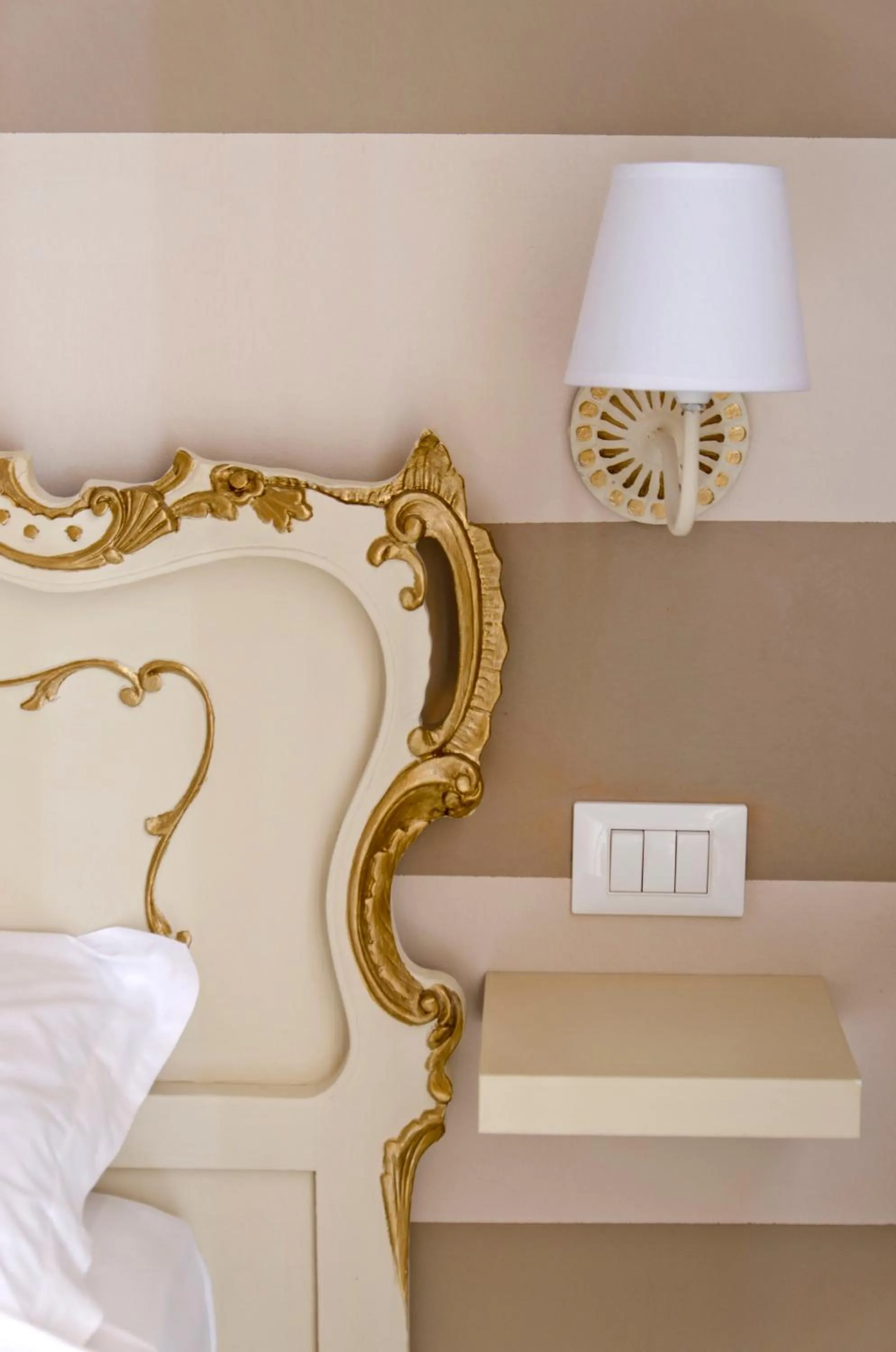 Decorative detail, Bed in Affittacamere "Angel 2"