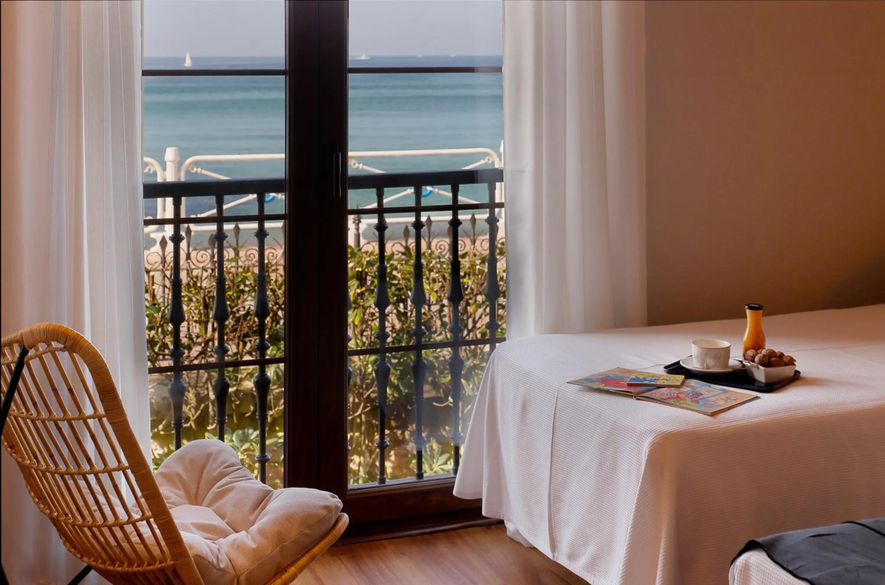 Balcony/Terrace, Bed in Hotel Ribadesella Playa