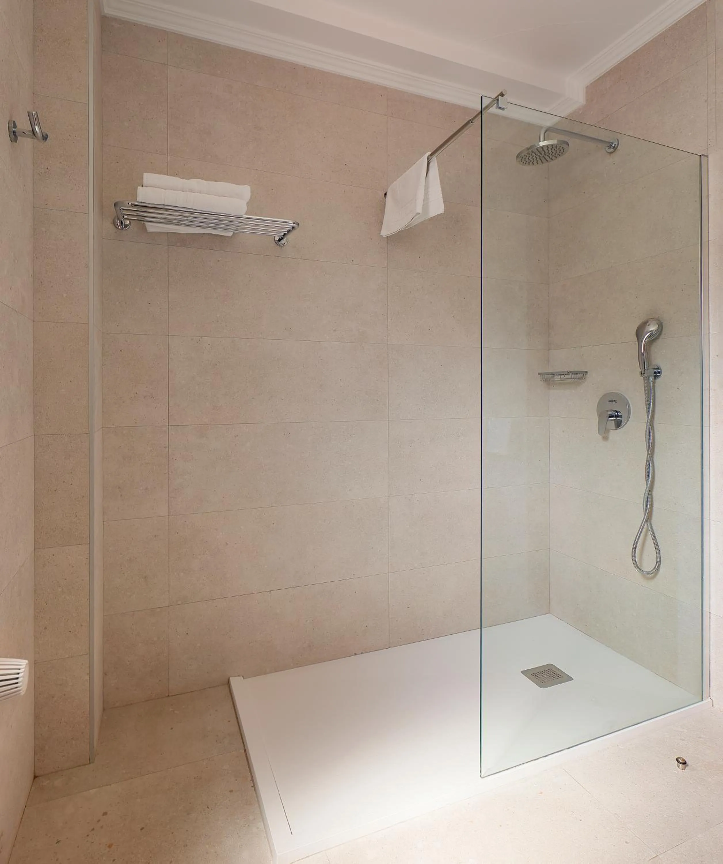 Shower in Hotel Ribadesella Playa