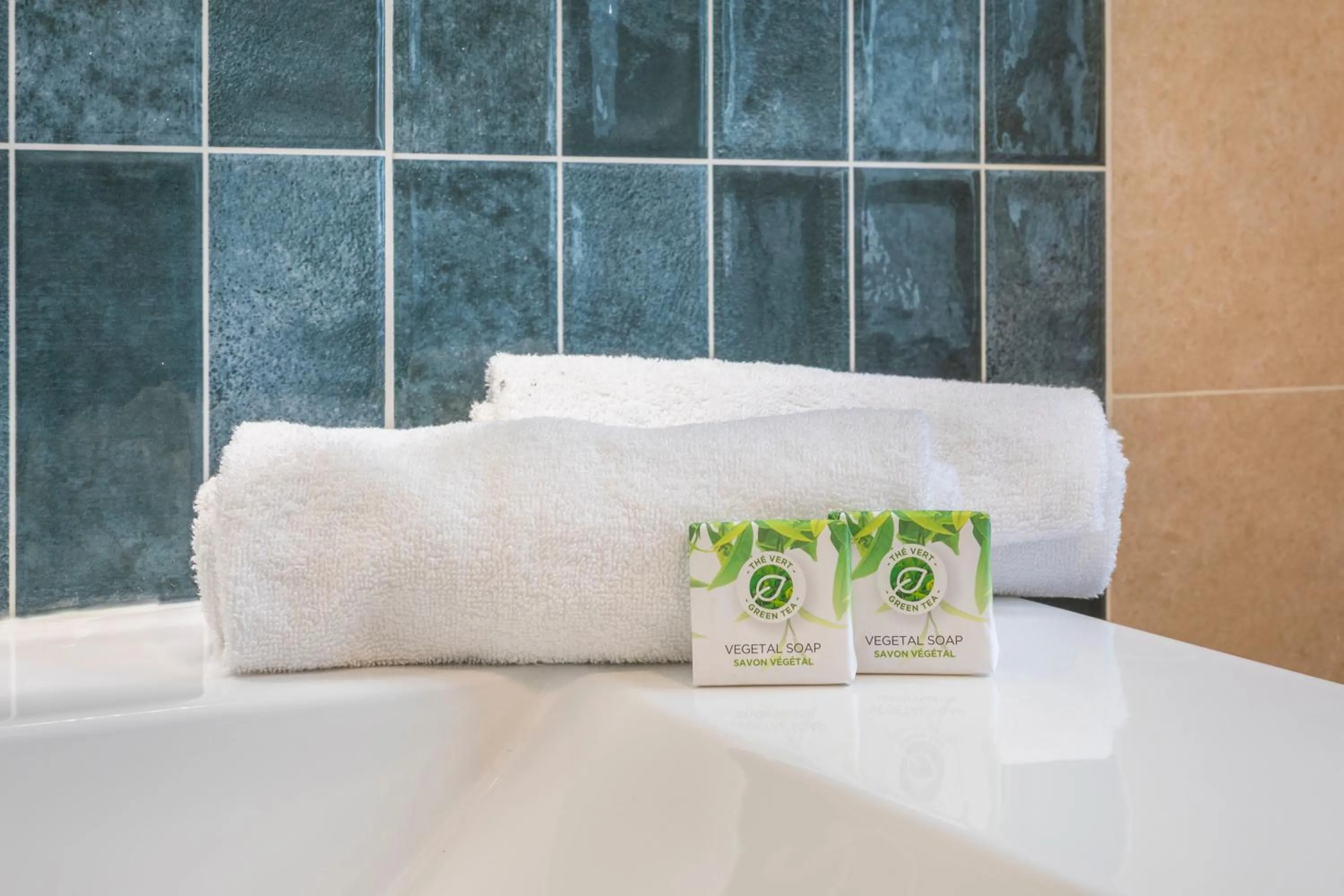 Bathroom, Bed in Residhotel Vieux Port