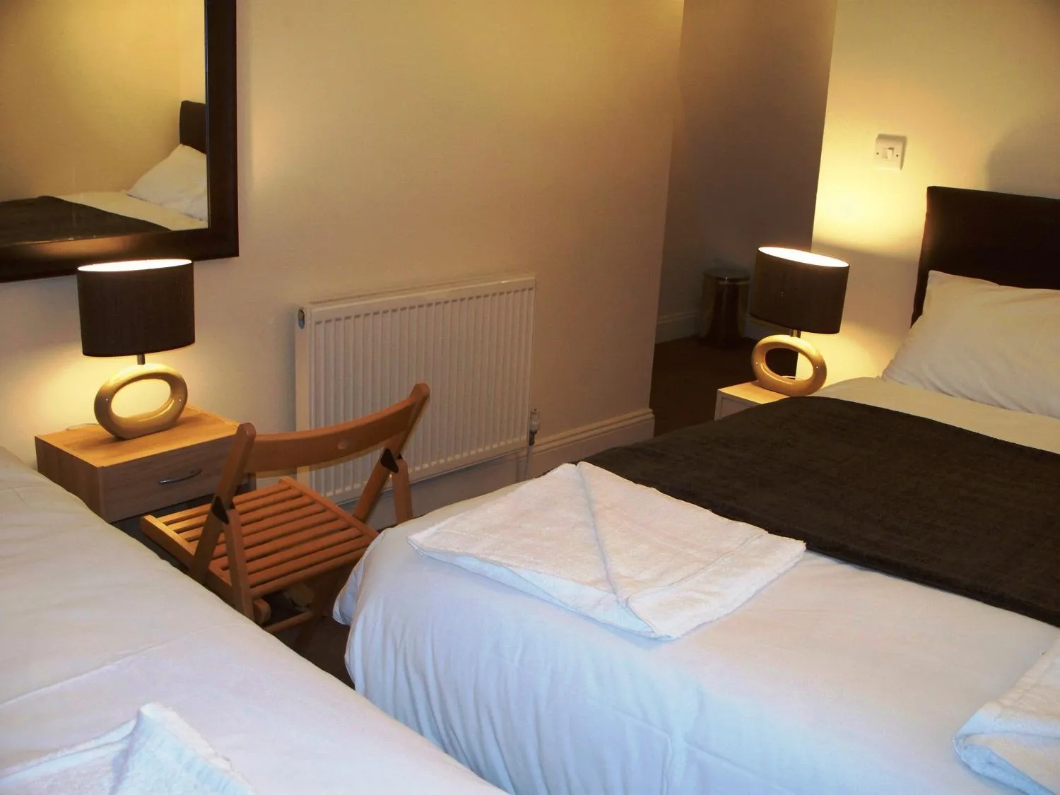 Photo of the whole room, Bed in City Lodge London