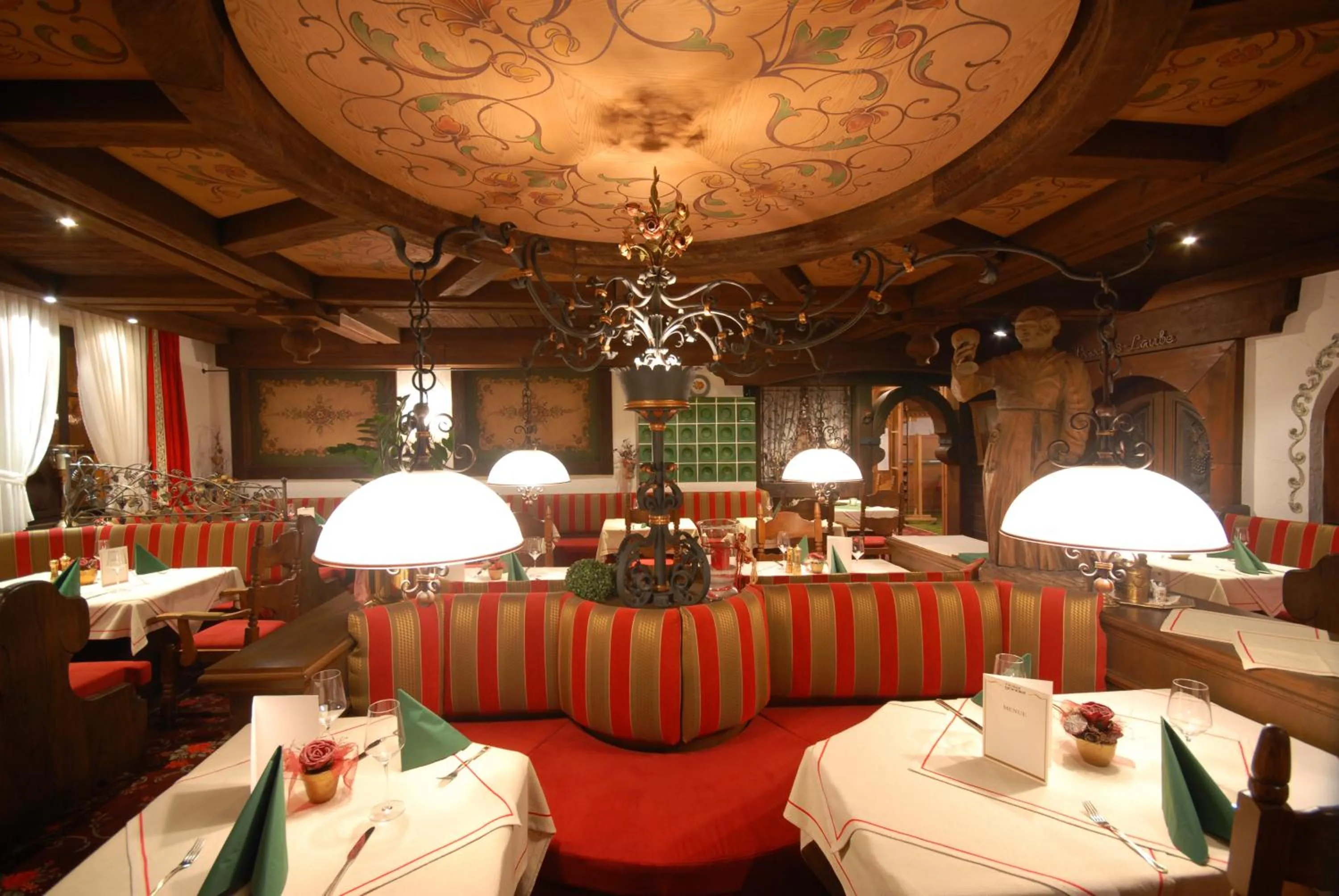 Restaurant/places to eat in Hotel Gondel