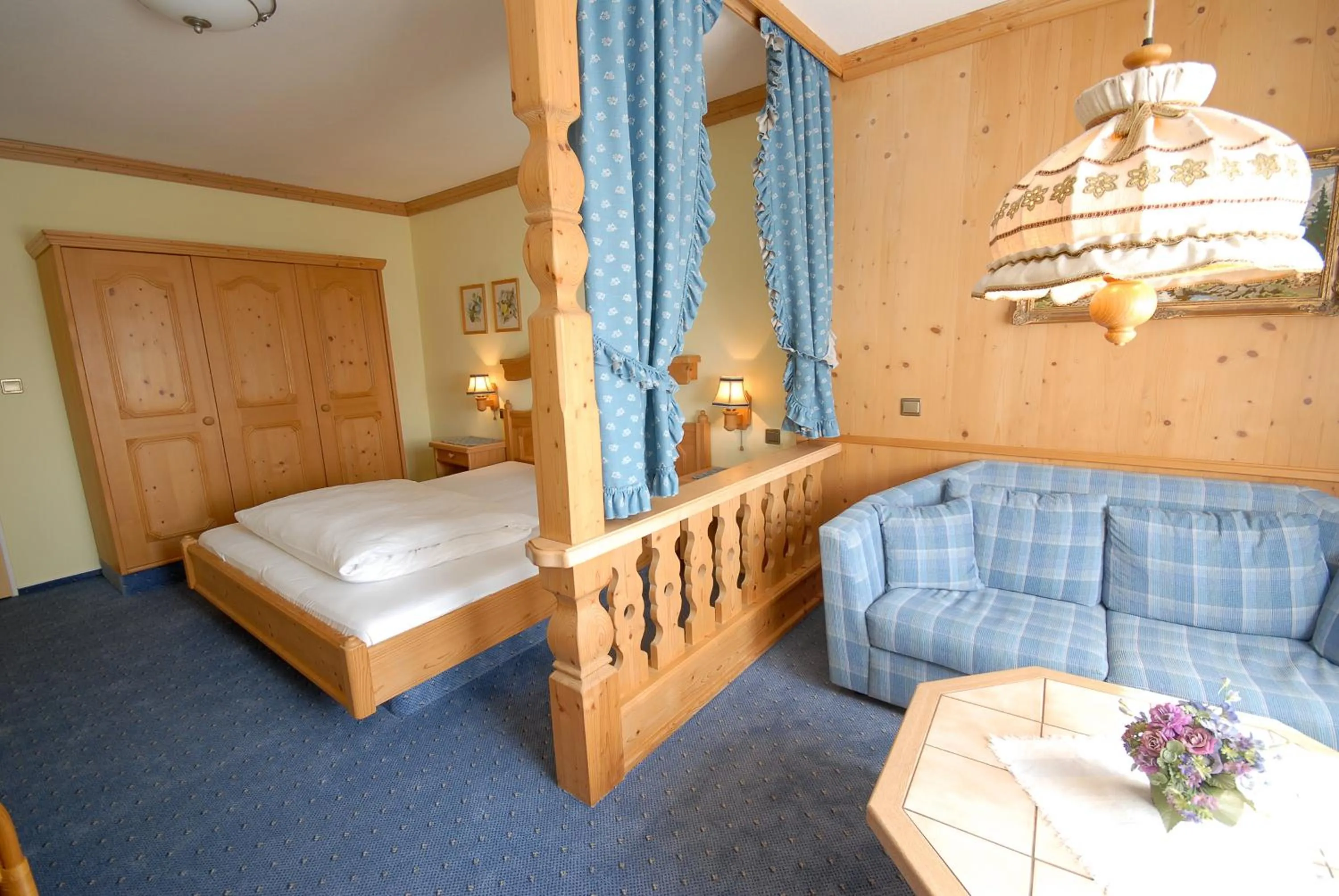 Photo of the whole room, Bed in Hotel Gondel