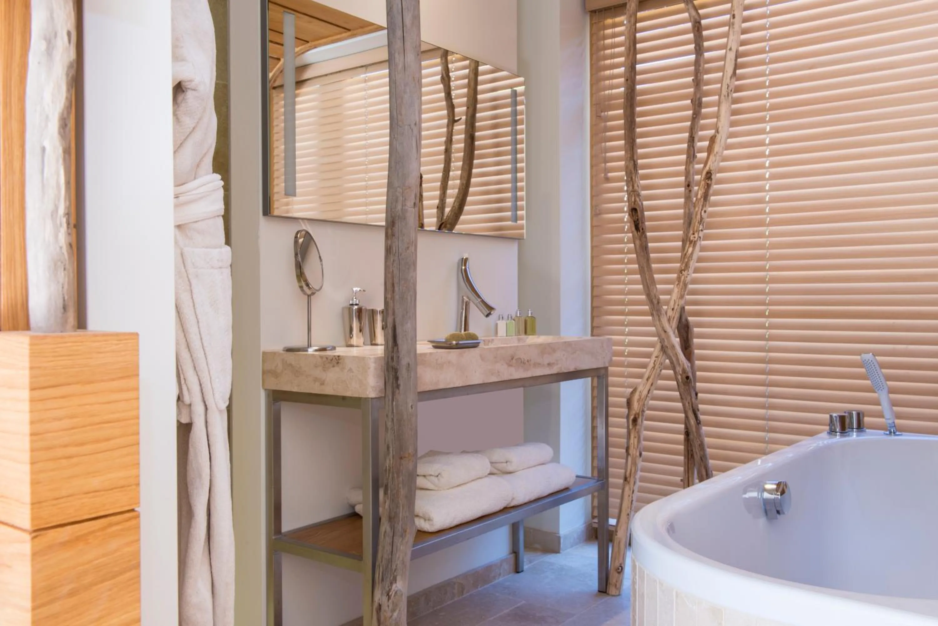 Shower in Château De Massillan